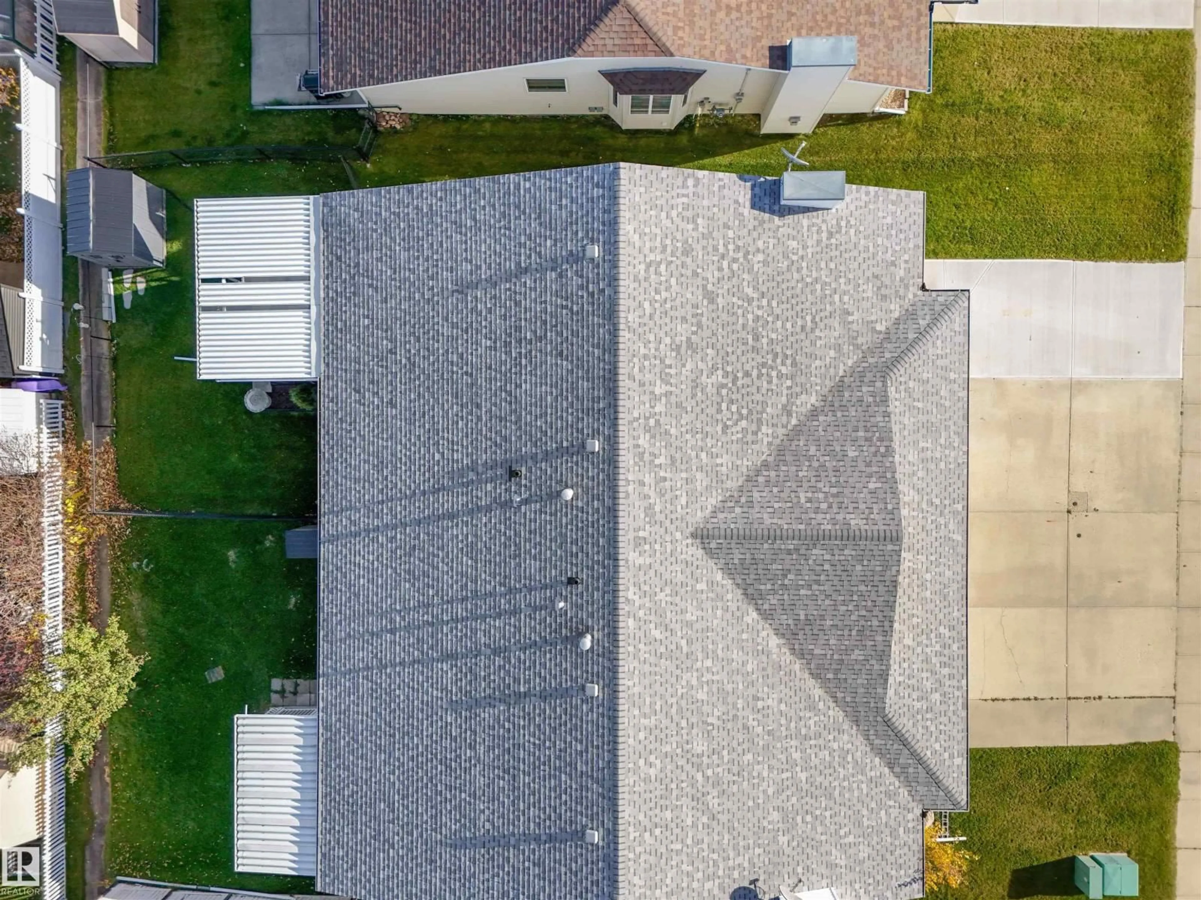 A pic from outside/outdoor area/front of a property/back of a property/a pic from drone, street for 3909 46 ST, Drayton Valley Alberta T7A1J5