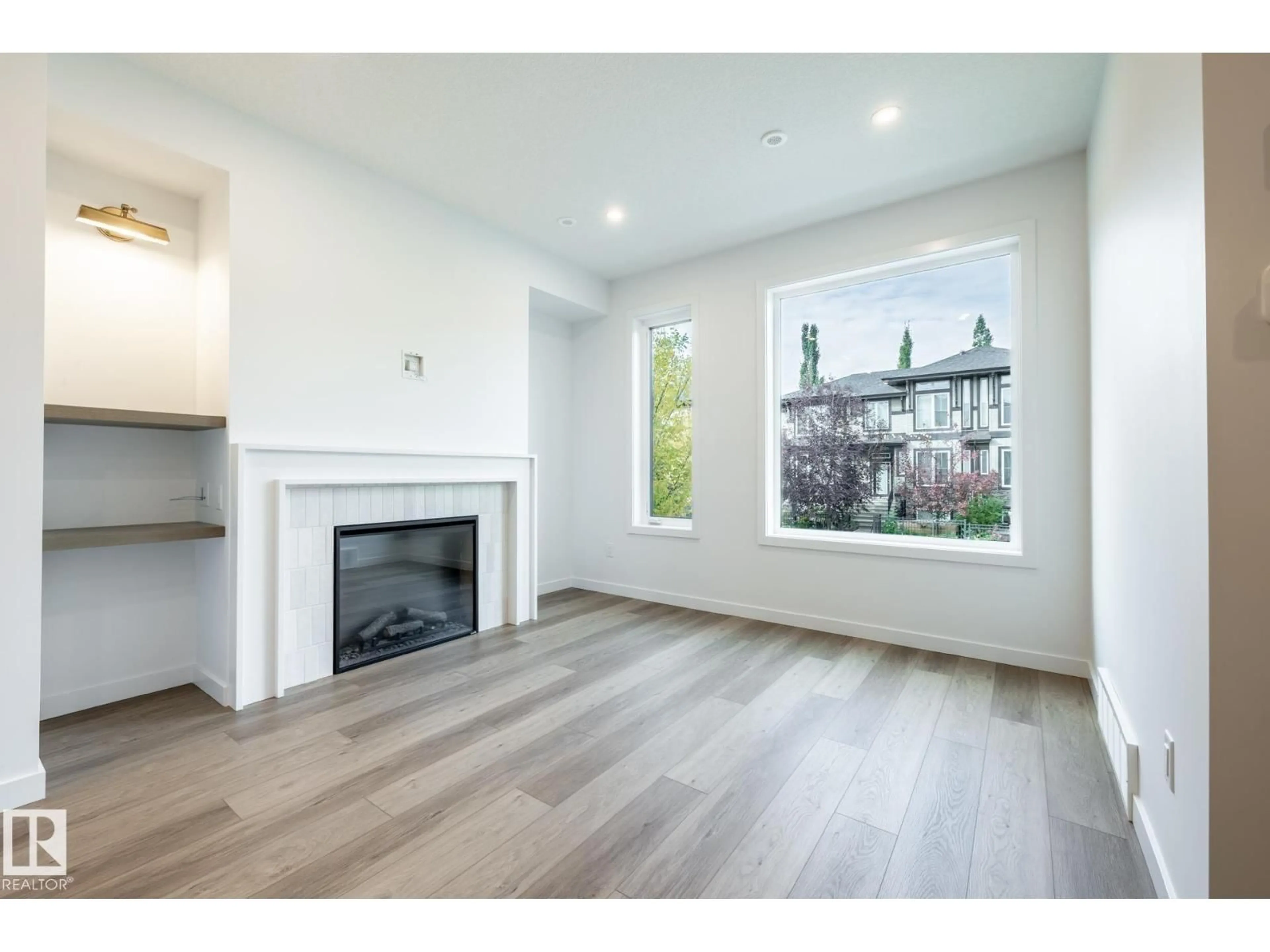 A pic of a room for 7439 MAY COMMON NW, Edmonton Alberta T6R0X4