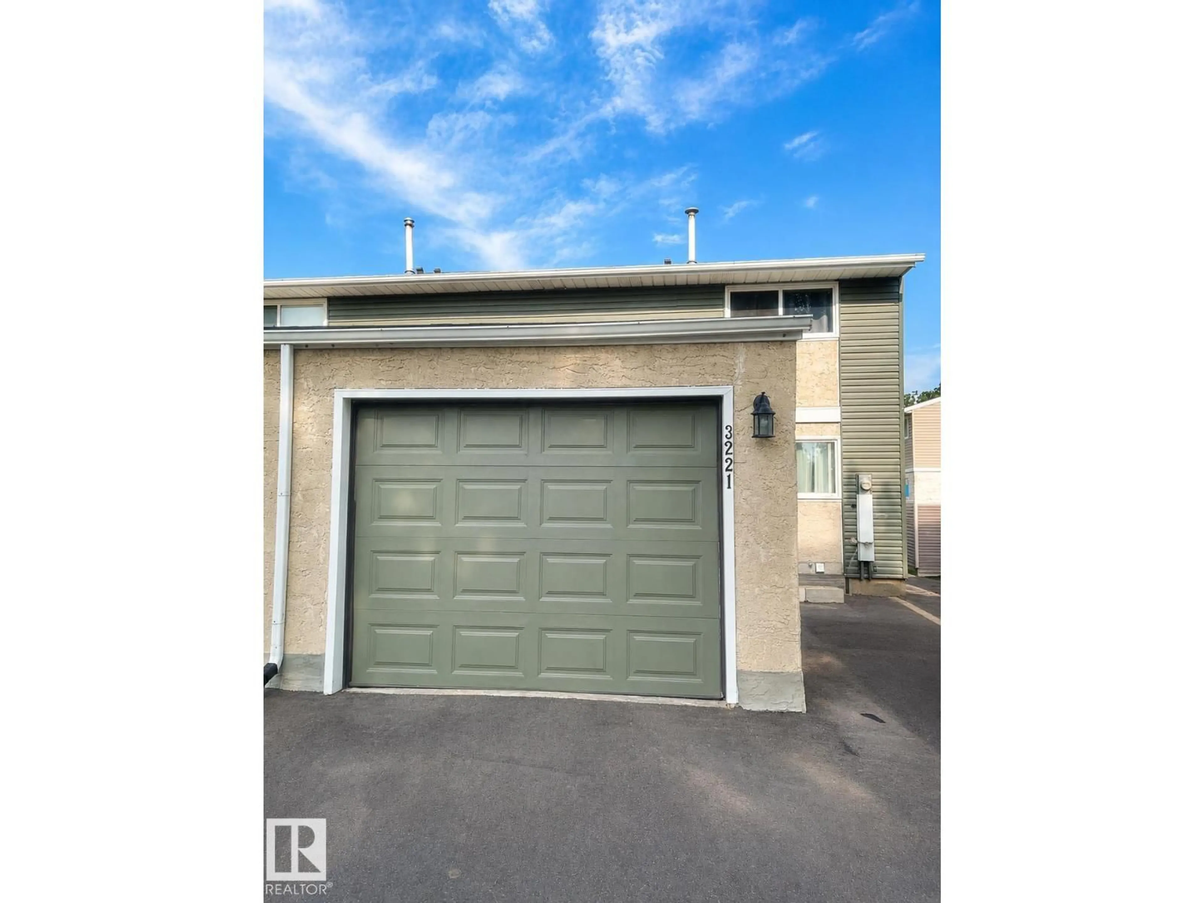 Indoor garage for 3221 132A AV, Edmonton Alberta T5A3K4
