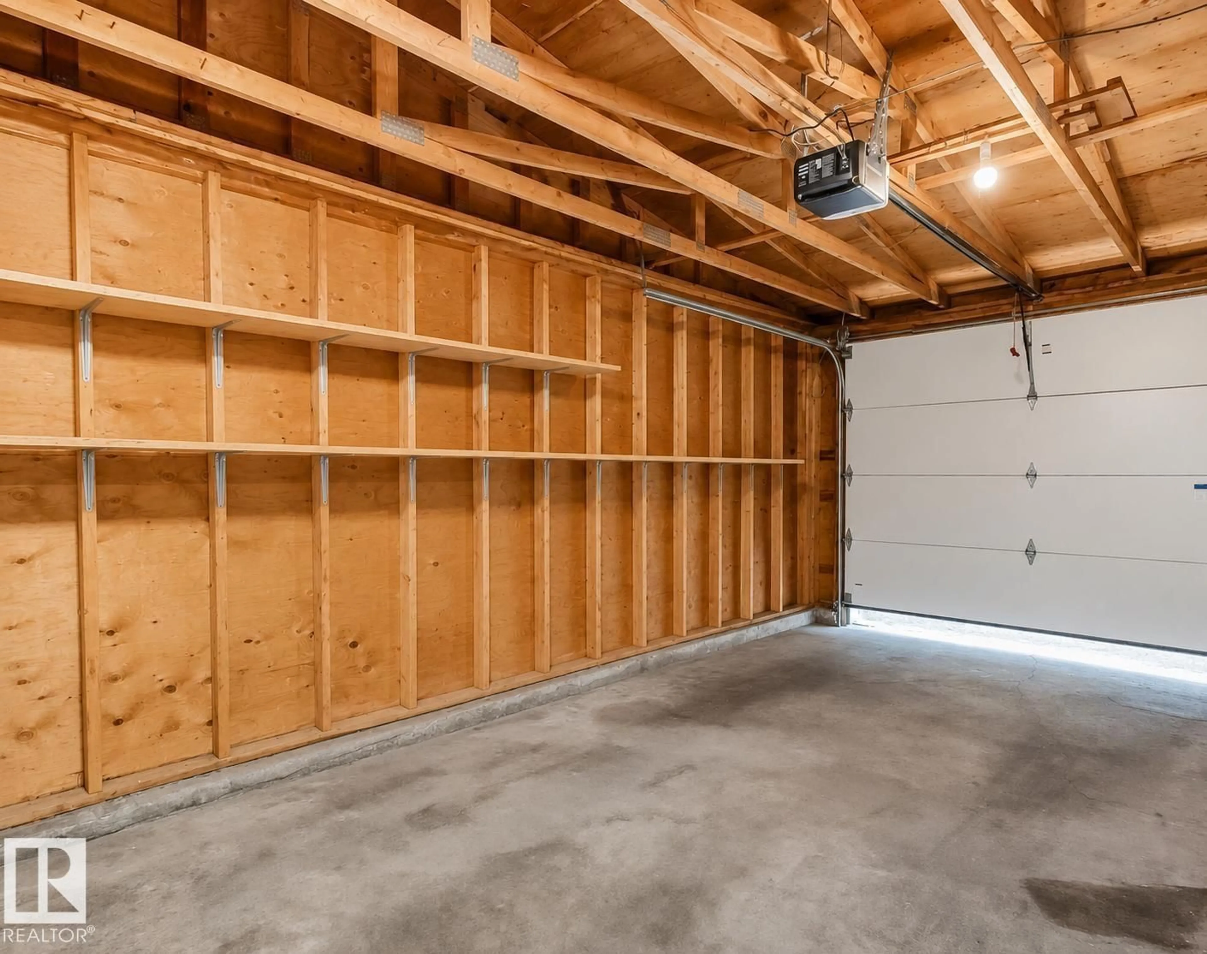 Indoor garage for 3221 132A AV, Edmonton Alberta T5A3K4