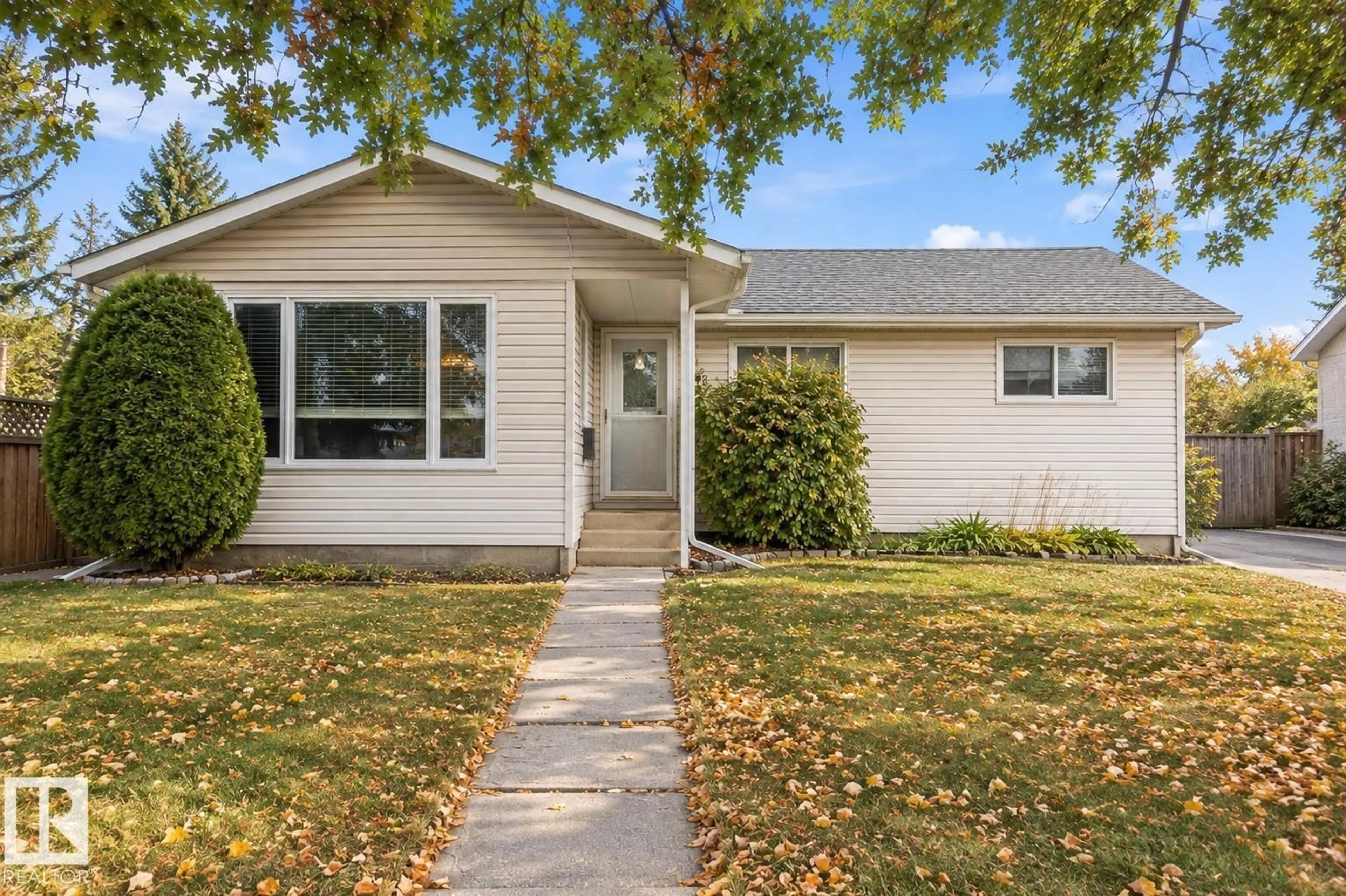 Home with vinyl exterior material, street for 59 ROSEWOOD DR, Sherwood Park Alberta T8A0L8