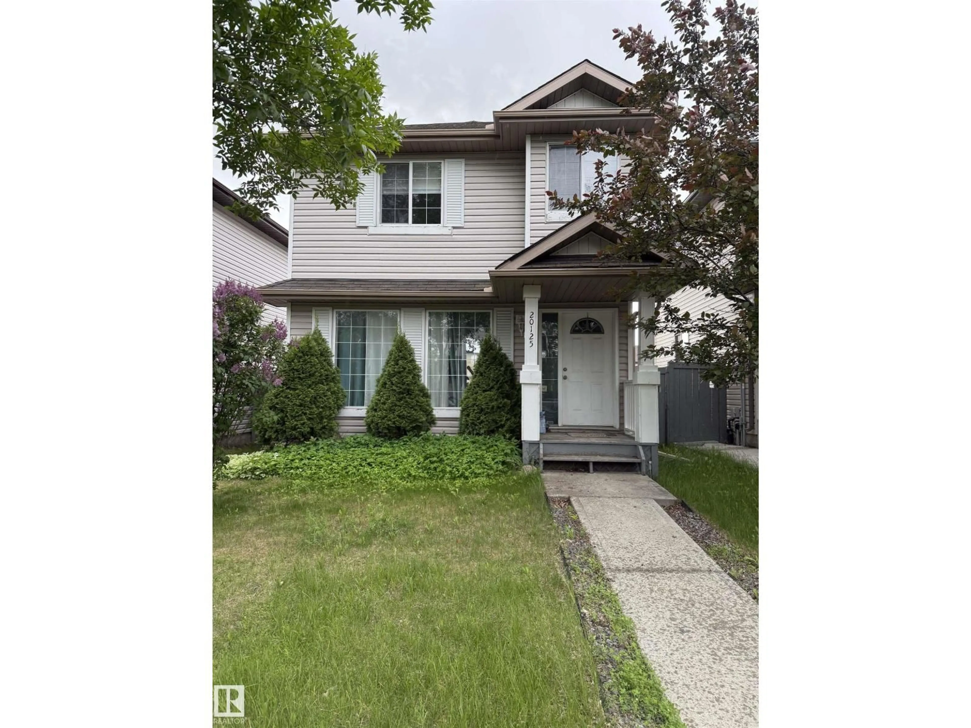Home with vinyl exterior material, street for 20125 53 AV, Edmonton Alberta T6M2W3