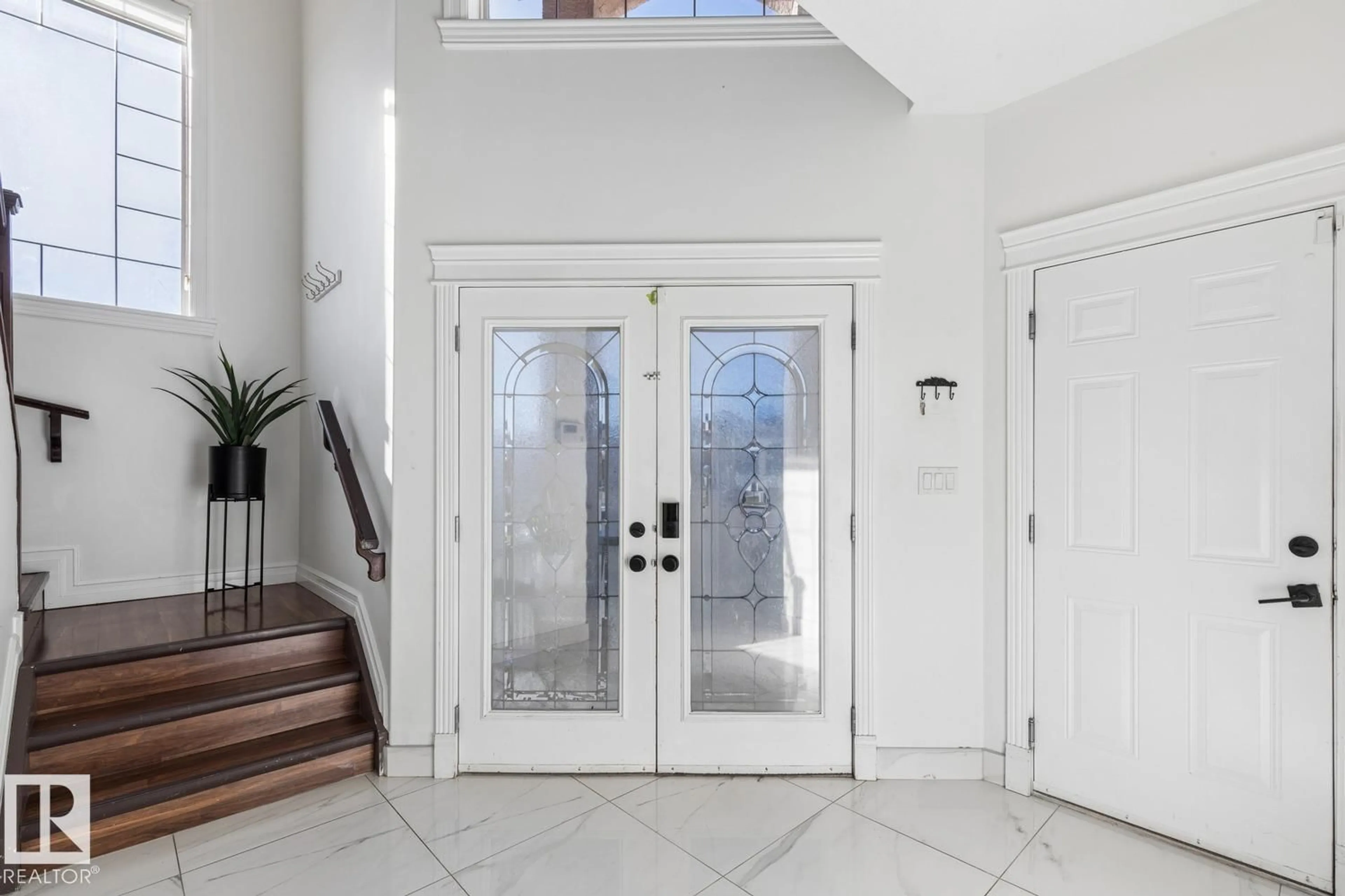 Indoor entryway for 15803 95 ST, Edmonton Alberta T5Z0G1