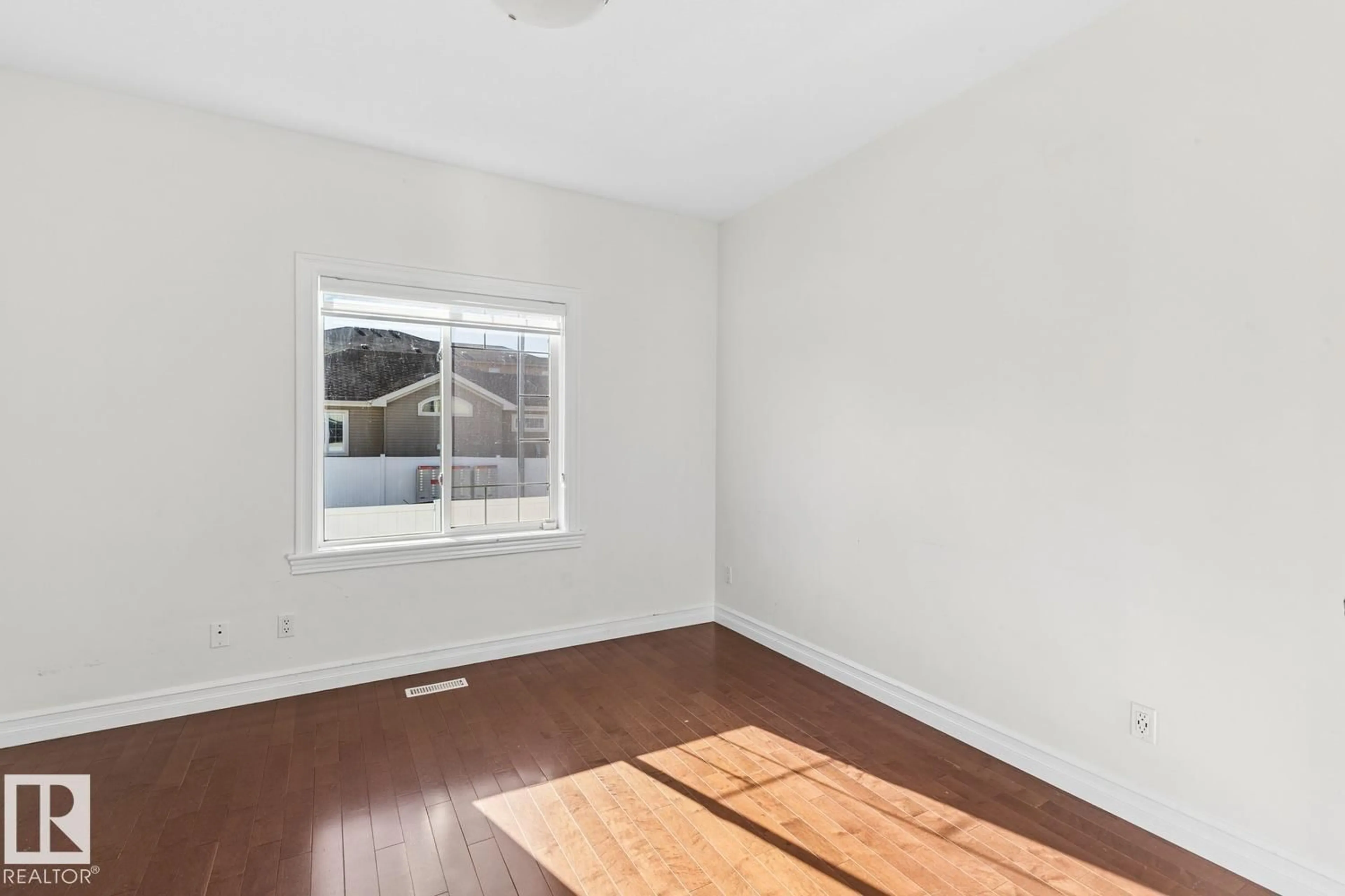 A pic of a room for 15803 95 ST, Edmonton Alberta T5Z0G1