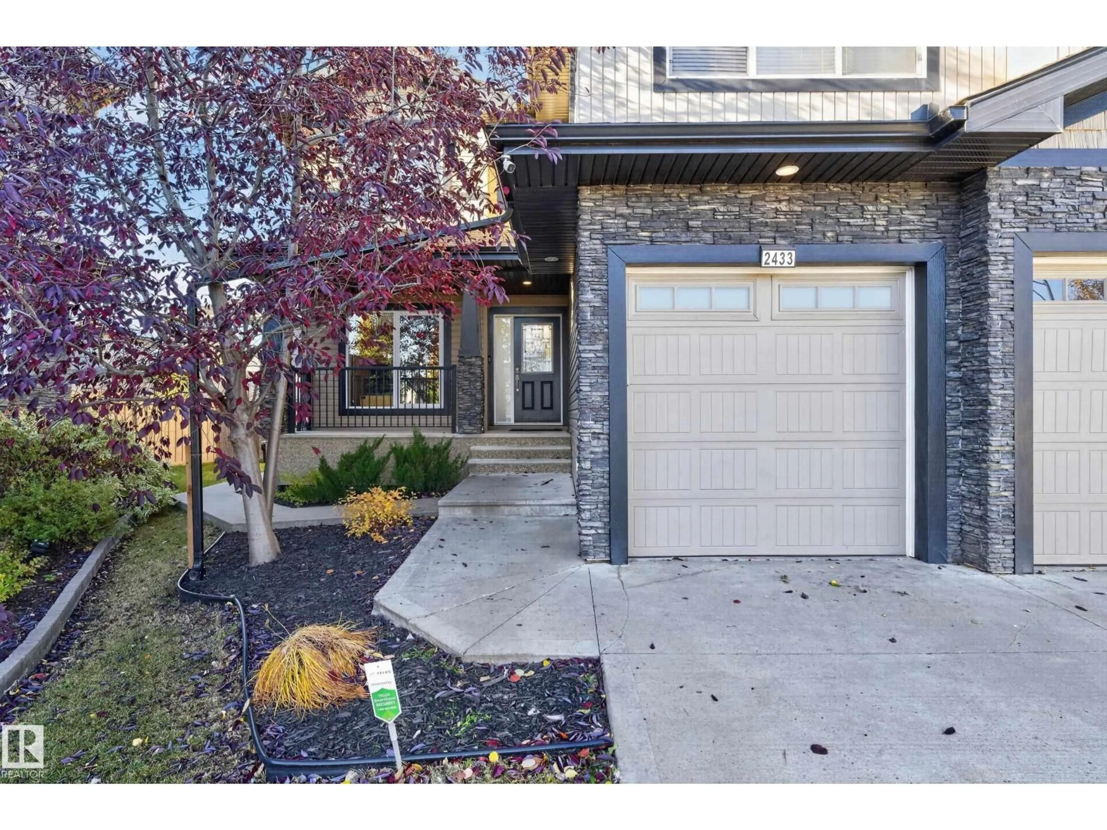 Indoor entryway for 2433 ASHCRAFT CR, Edmonton Alberta T6W2M9
