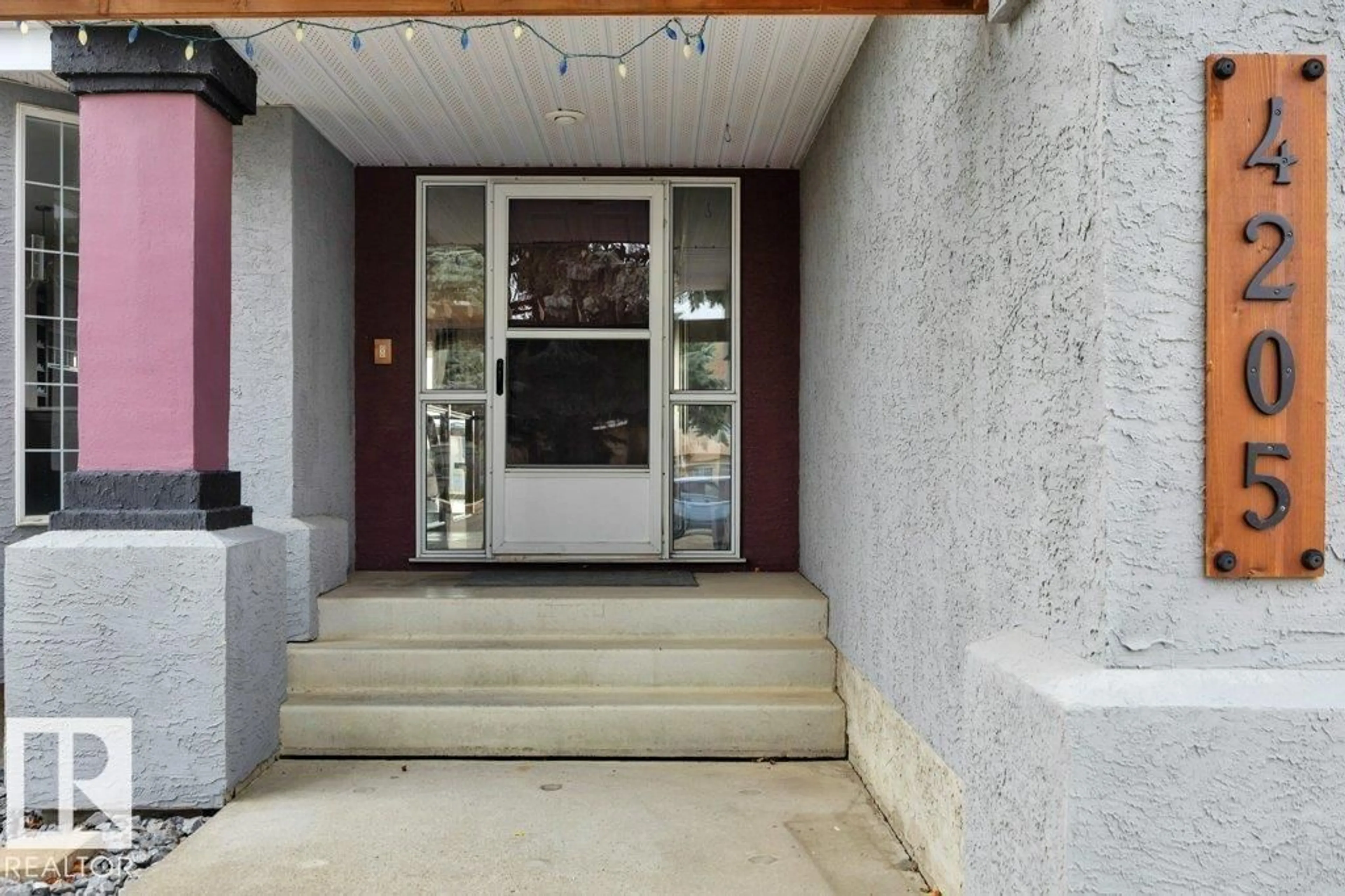 Indoor foyer for 4205 43 AV, Beaumont Alberta T4X1M5