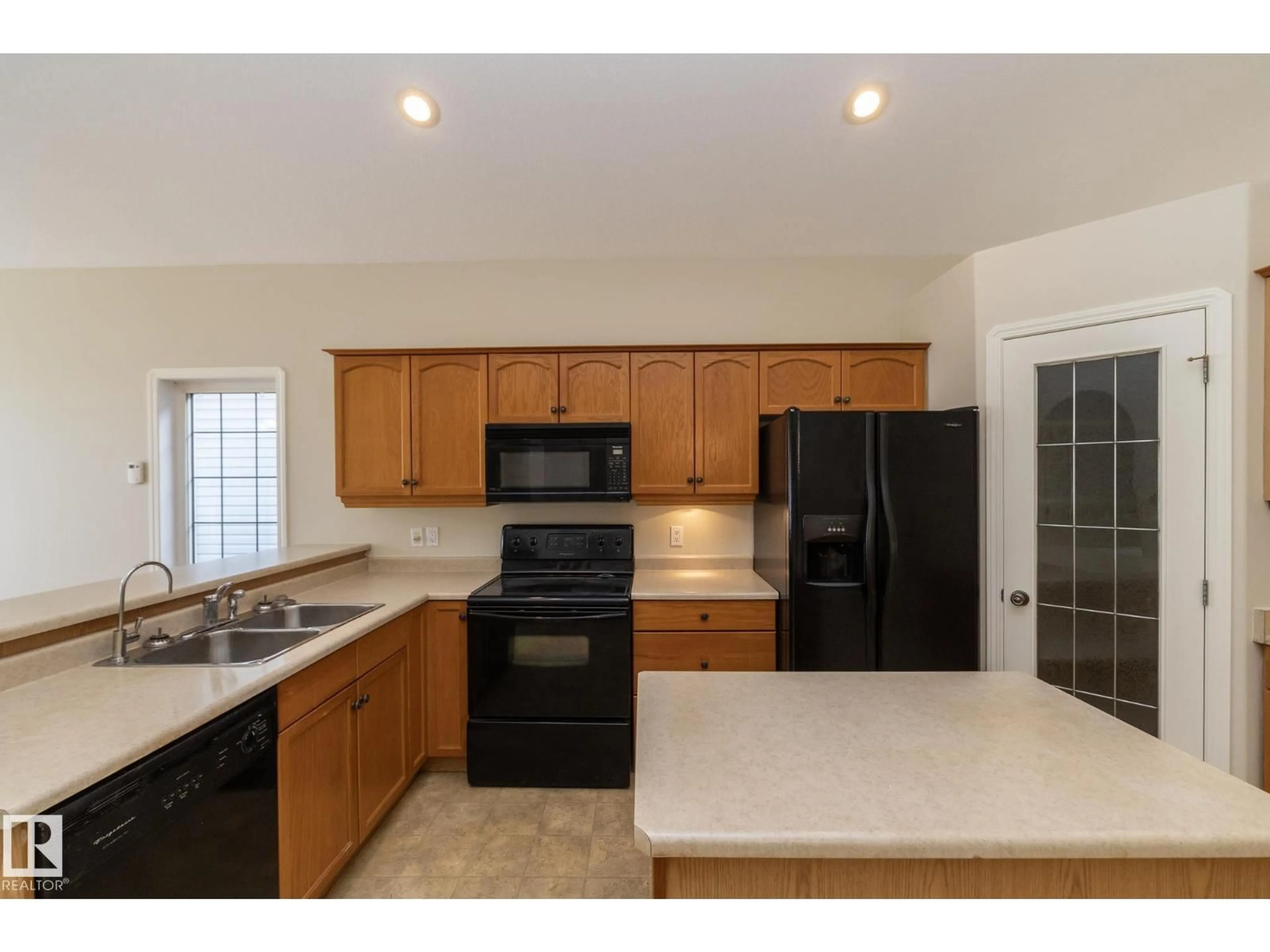 Standard kitchen, unknown for 2 BRIARWOOD VG, Stony Plain Alberta T7Z2R4