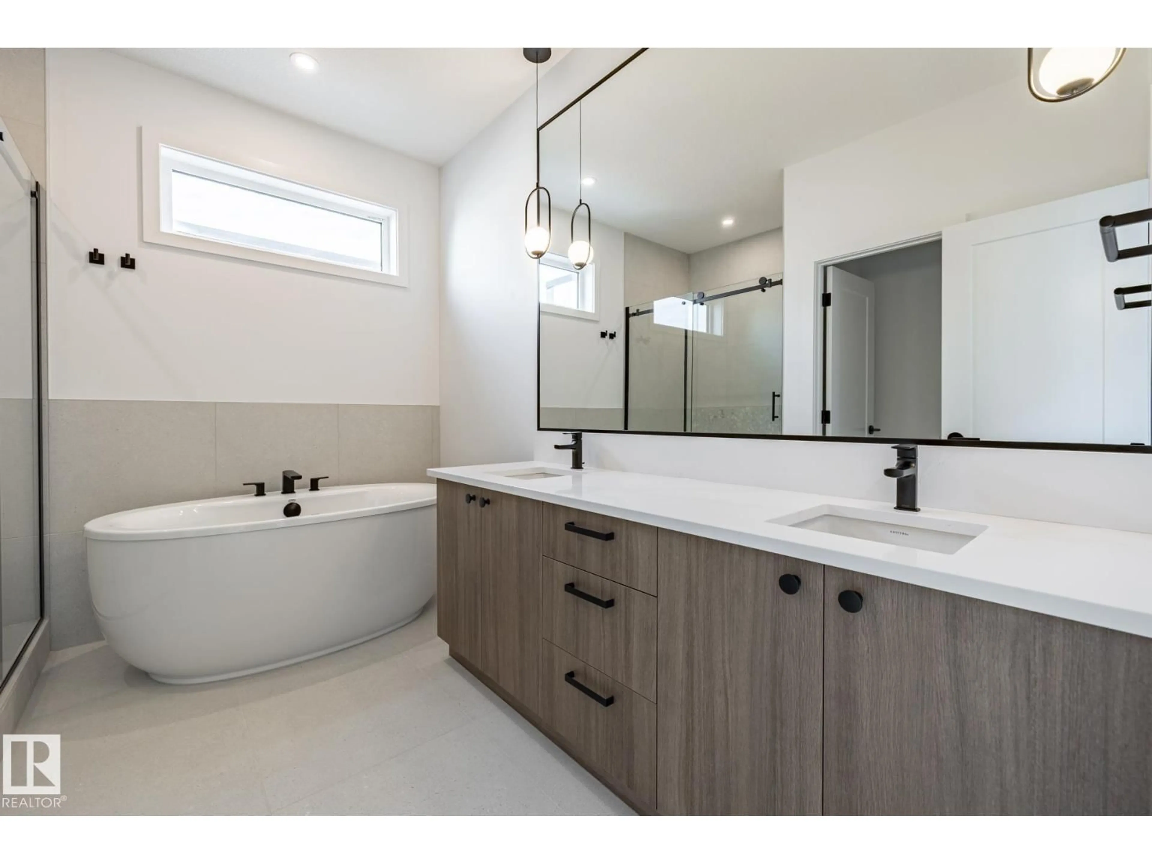 Contemporary bathroom, ceramic/tile floor for 7443 MAY COMMON, Edmonton Alberta T6R0X4