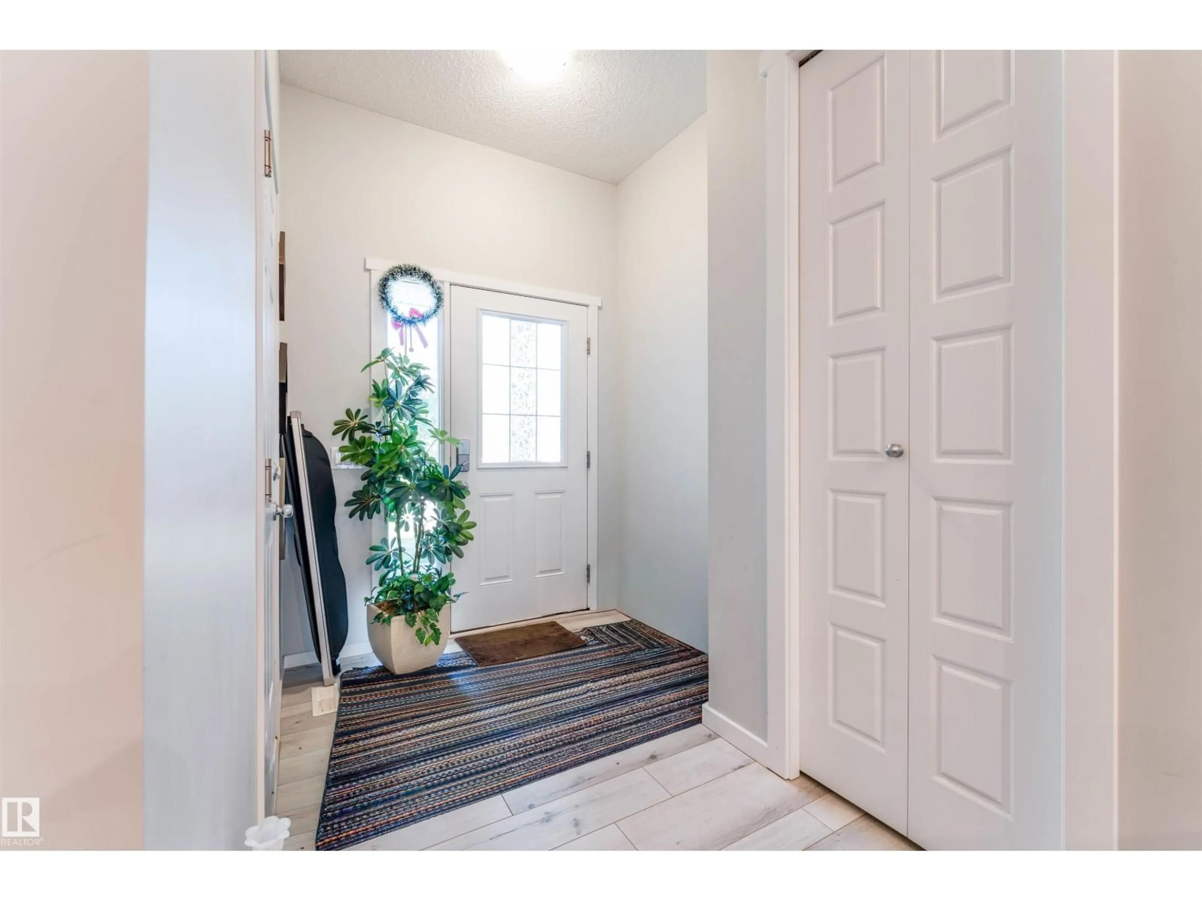 Indoor entryway for 11 - 6004 ROSENTHAL WY, Edmonton Alberta T5T7L1