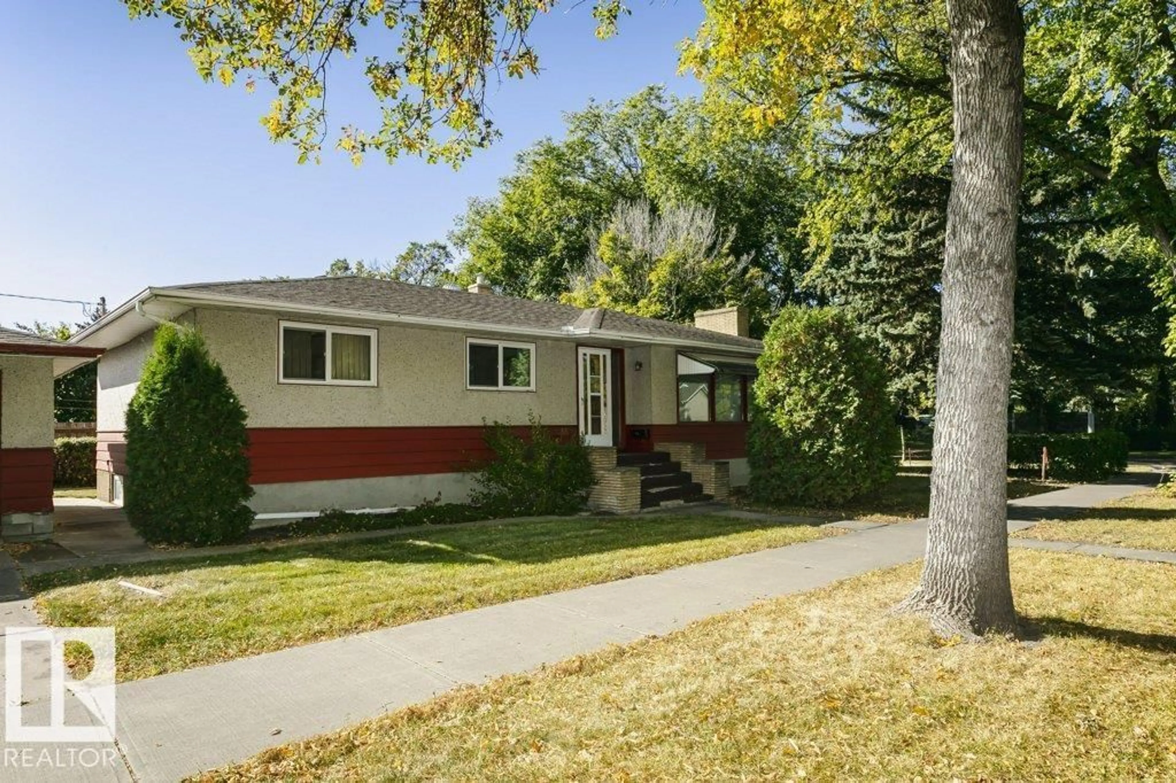 Home with vinyl exterior material, street for 9555 81 ST, Edmonton Alberta T6C2W4
