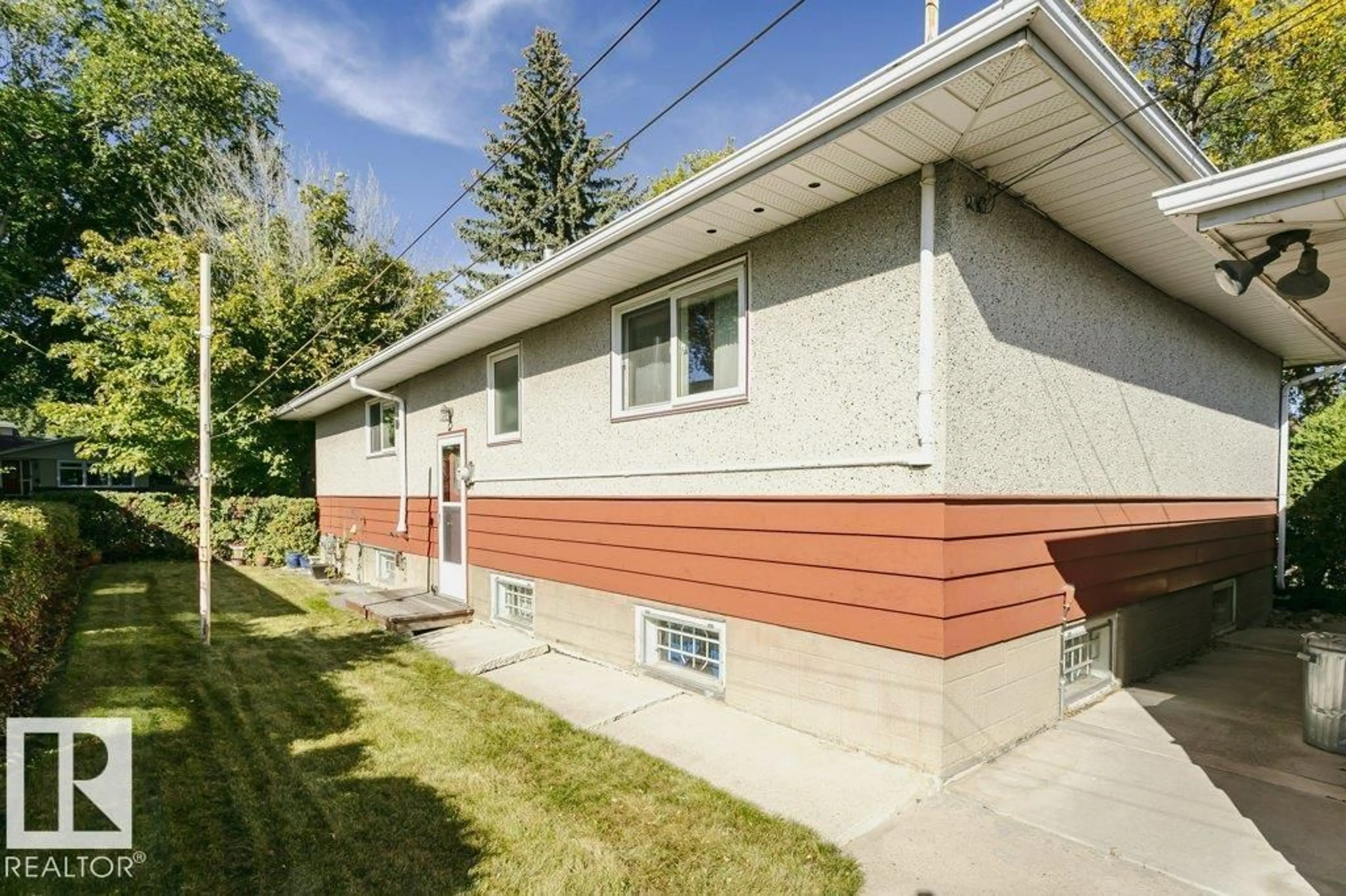 Unknown for 9555 81 ST, Edmonton Alberta T6C2W4
