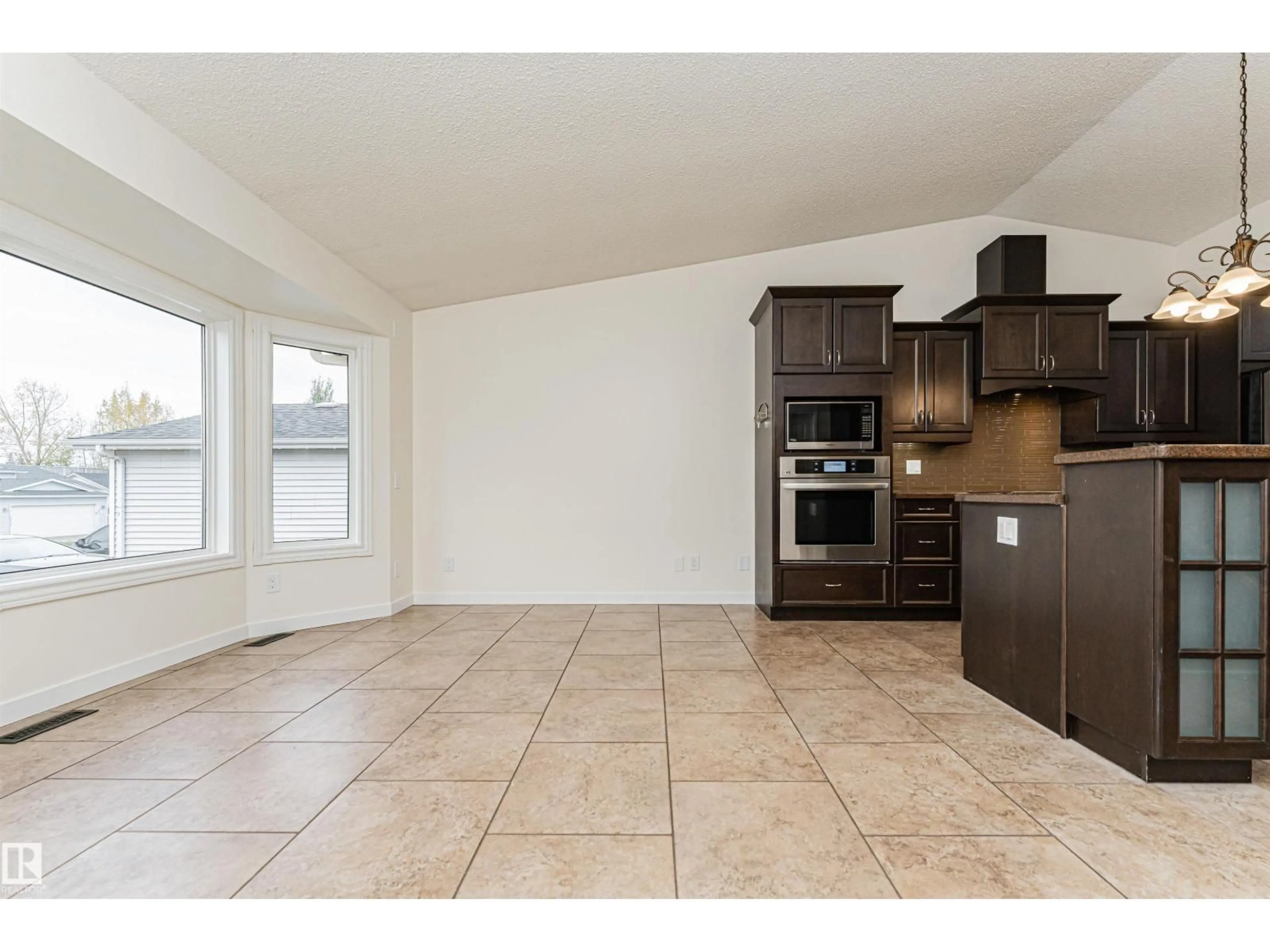 Open concept kitchen, ceramic/tile floor for 18 ABERDEEN WY, Stony Plain Alberta T7Z1K1