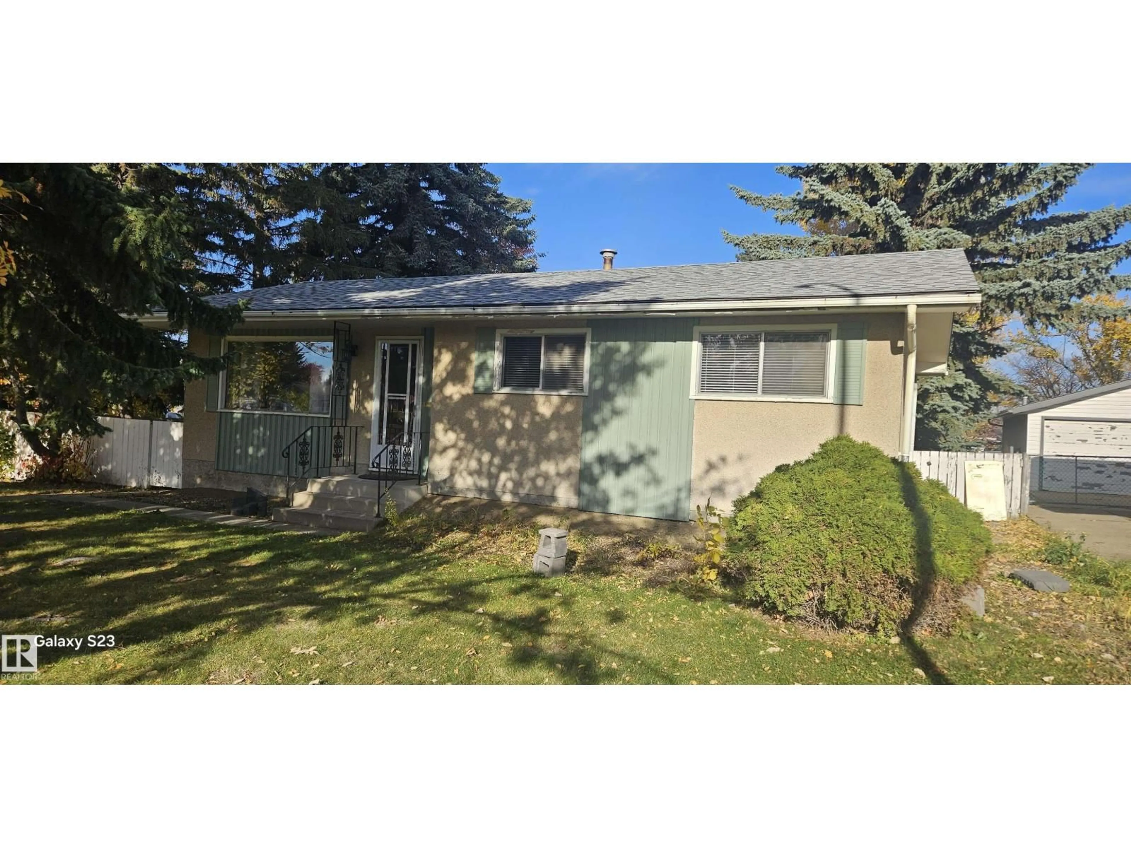 Home with vinyl exterior material, street for 2 WREN CR, Sherwood Park Alberta T8A0G5