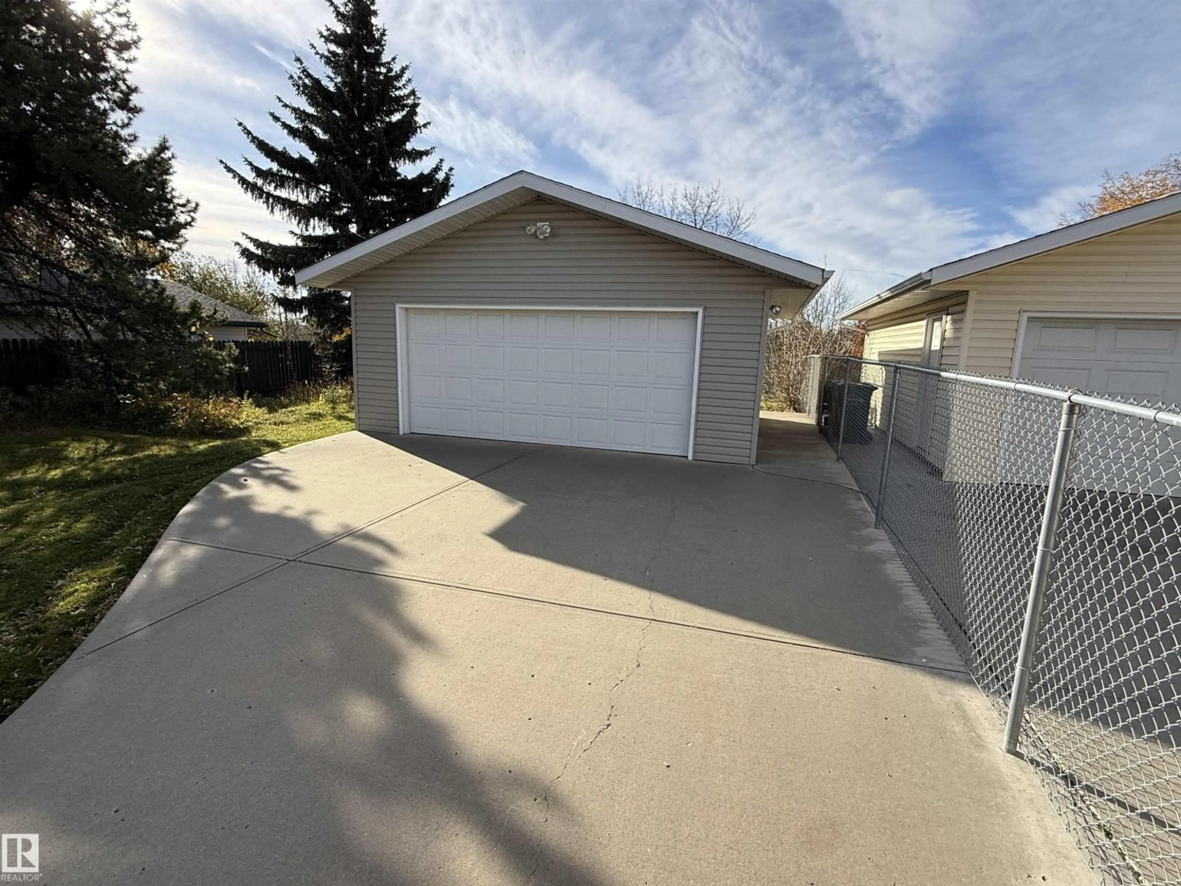 Unknown for 176 HUMBERSTONE RD, Edmonton Alberta T5A4C6