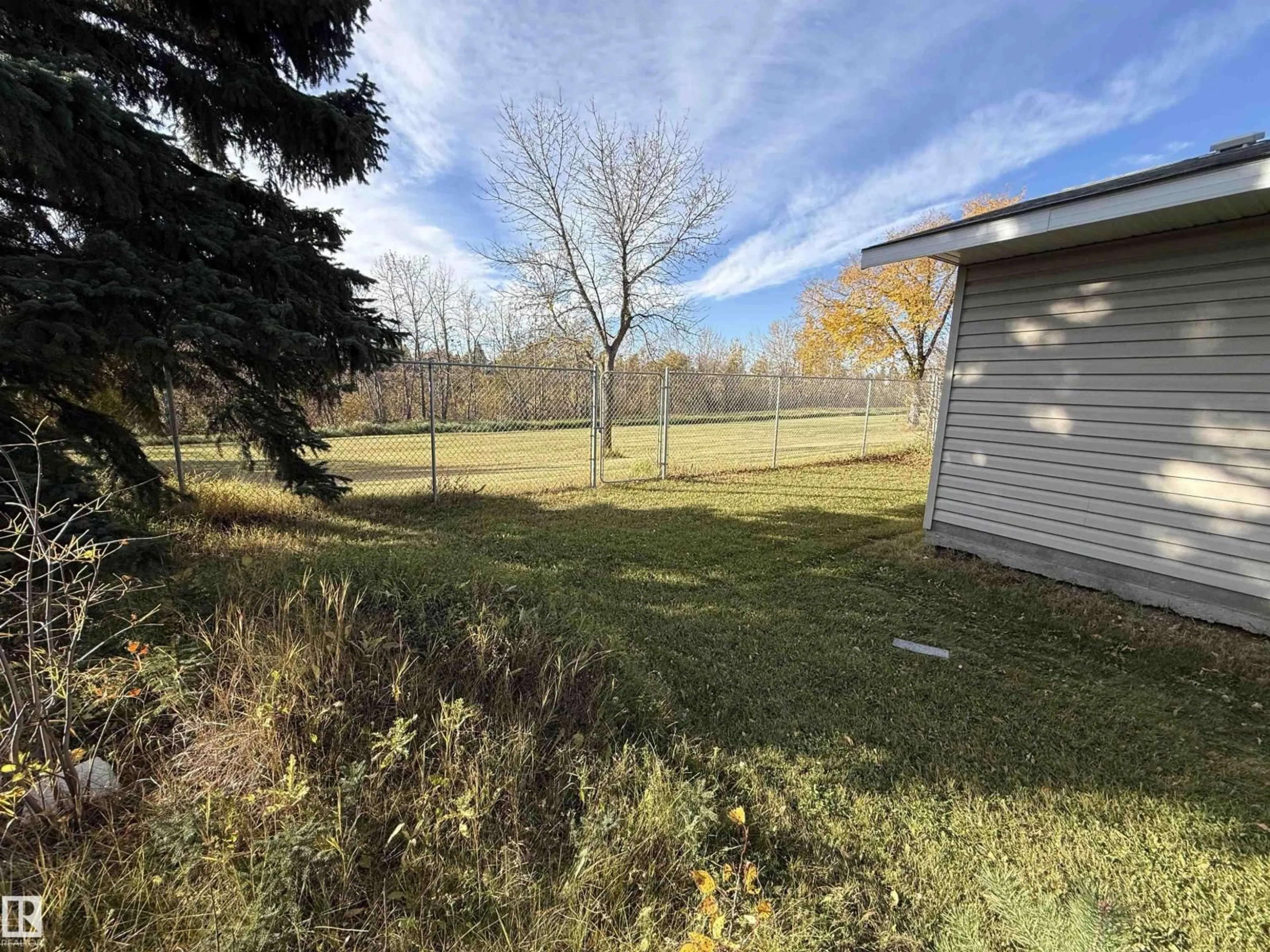 Shed for 176 HUMBERSTONE RD, Edmonton Alberta T5A4C6