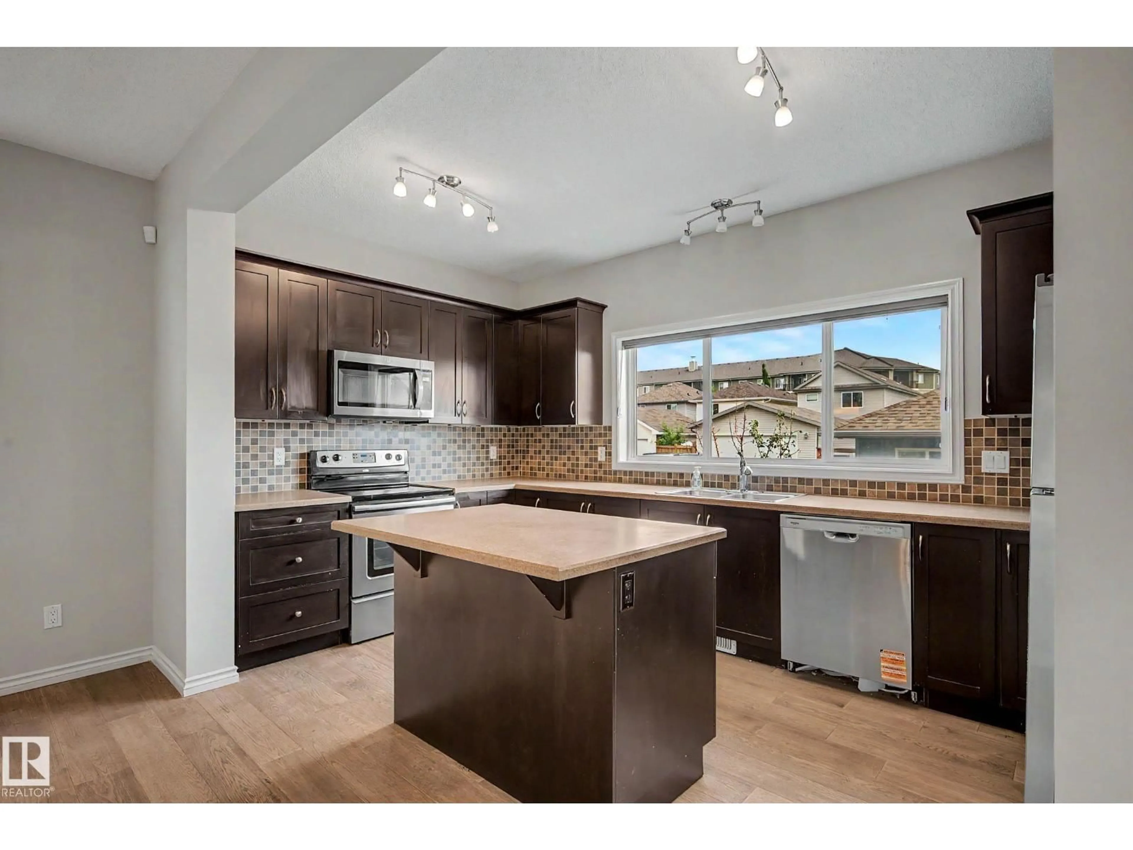 Open concept kitchen, unknown for 608 MCDONOUGH LI NW, Edmonton Alberta T5Y0M8