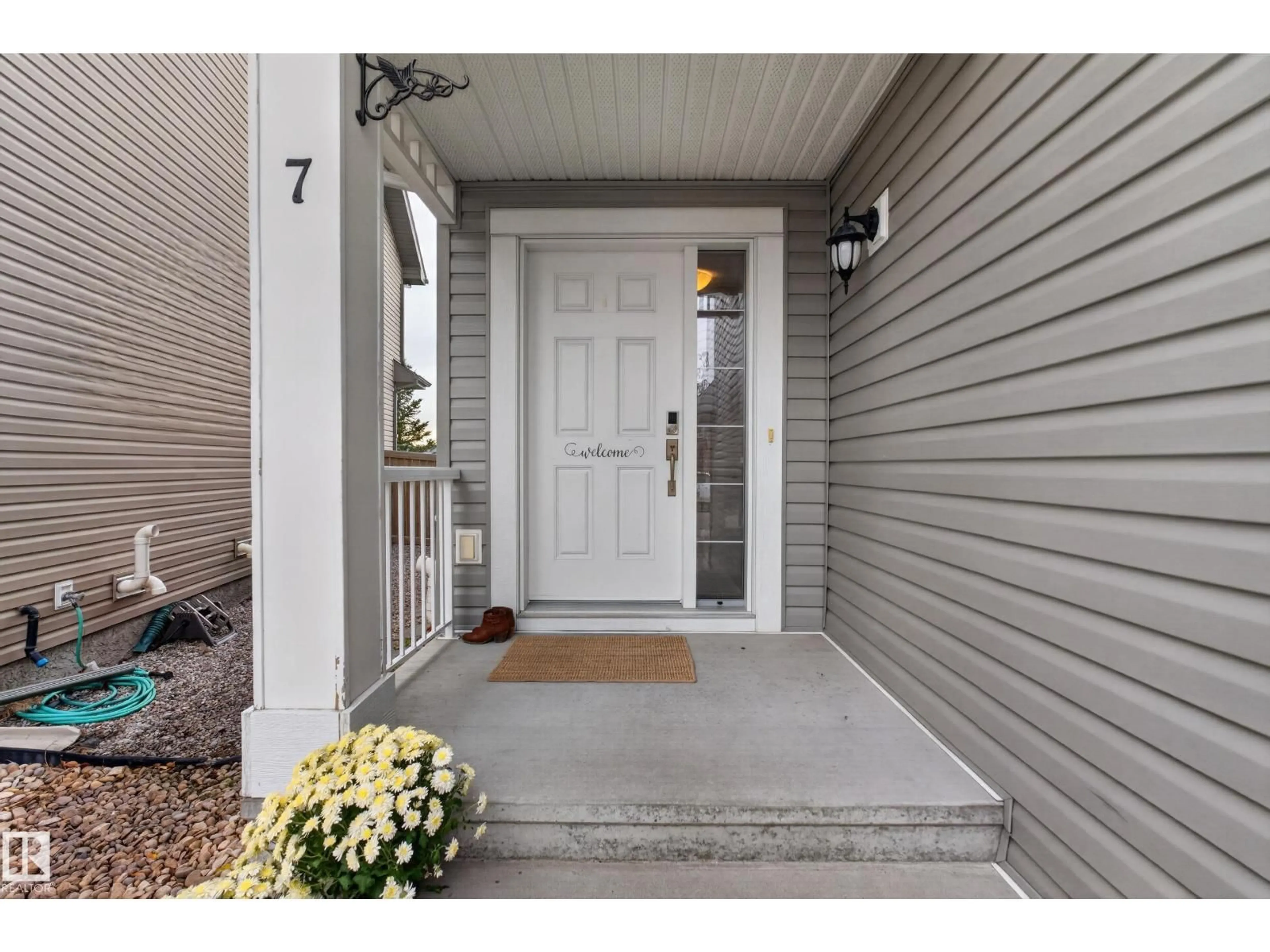 Indoor entryway for 7 BREMNER, Fort Saskatchewan Alberta T8L0E2
