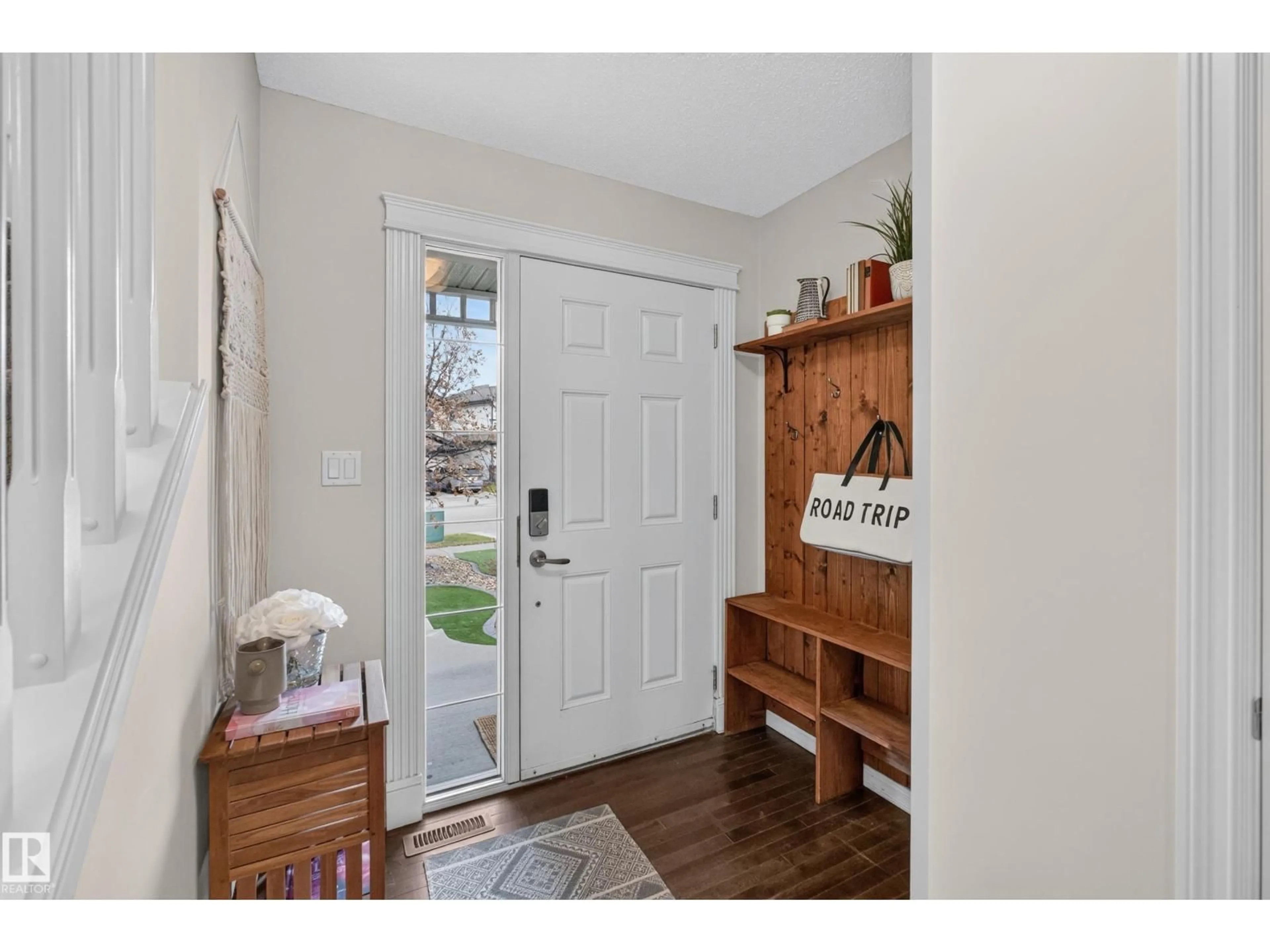 Indoor entryway for 7 BREMNER, Fort Saskatchewan Alberta T8L0E2