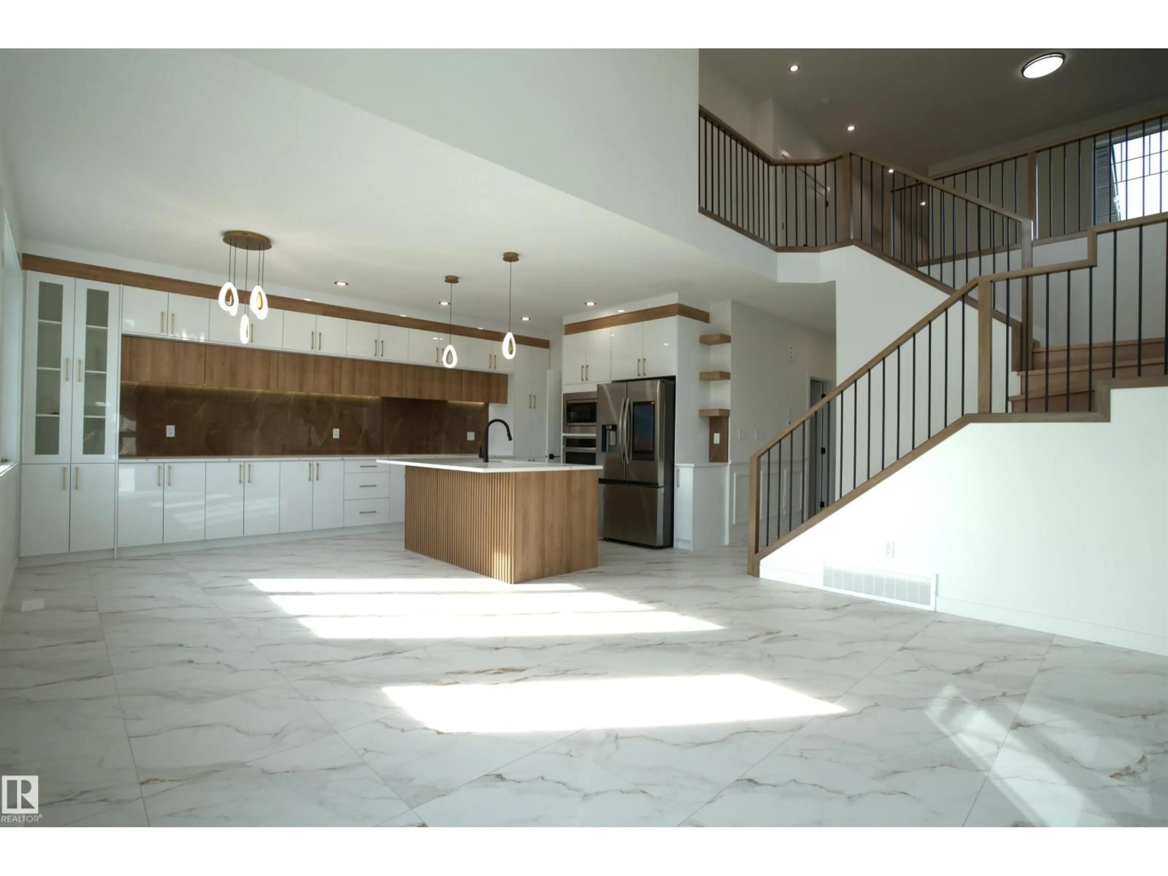 Indoor foyer for 4282 CHARLES CL, Edmonton Alberta T6W3H2