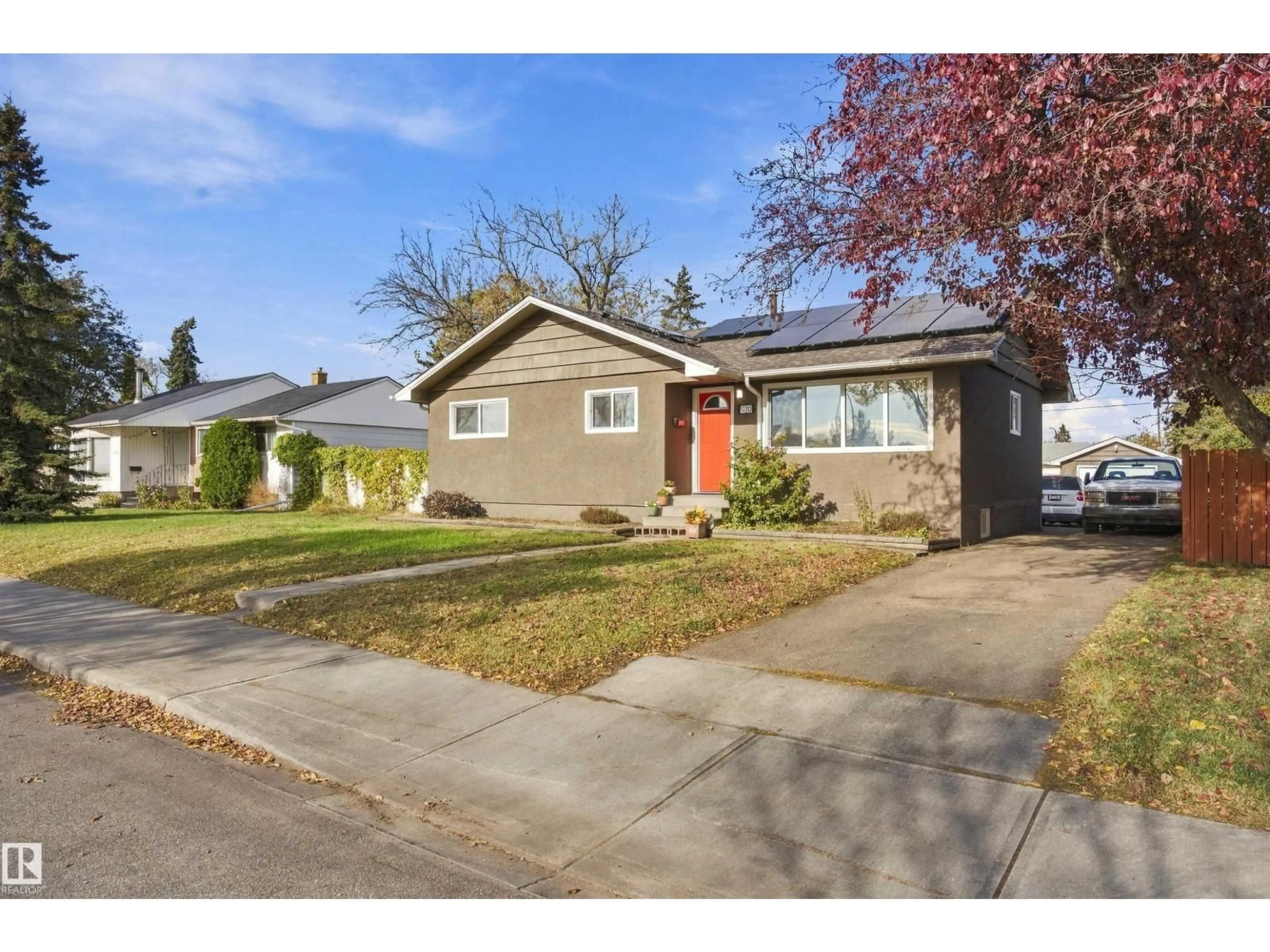 Home with vinyl exterior material, street for 5312 101 AV, Edmonton Alberta T6A0G8