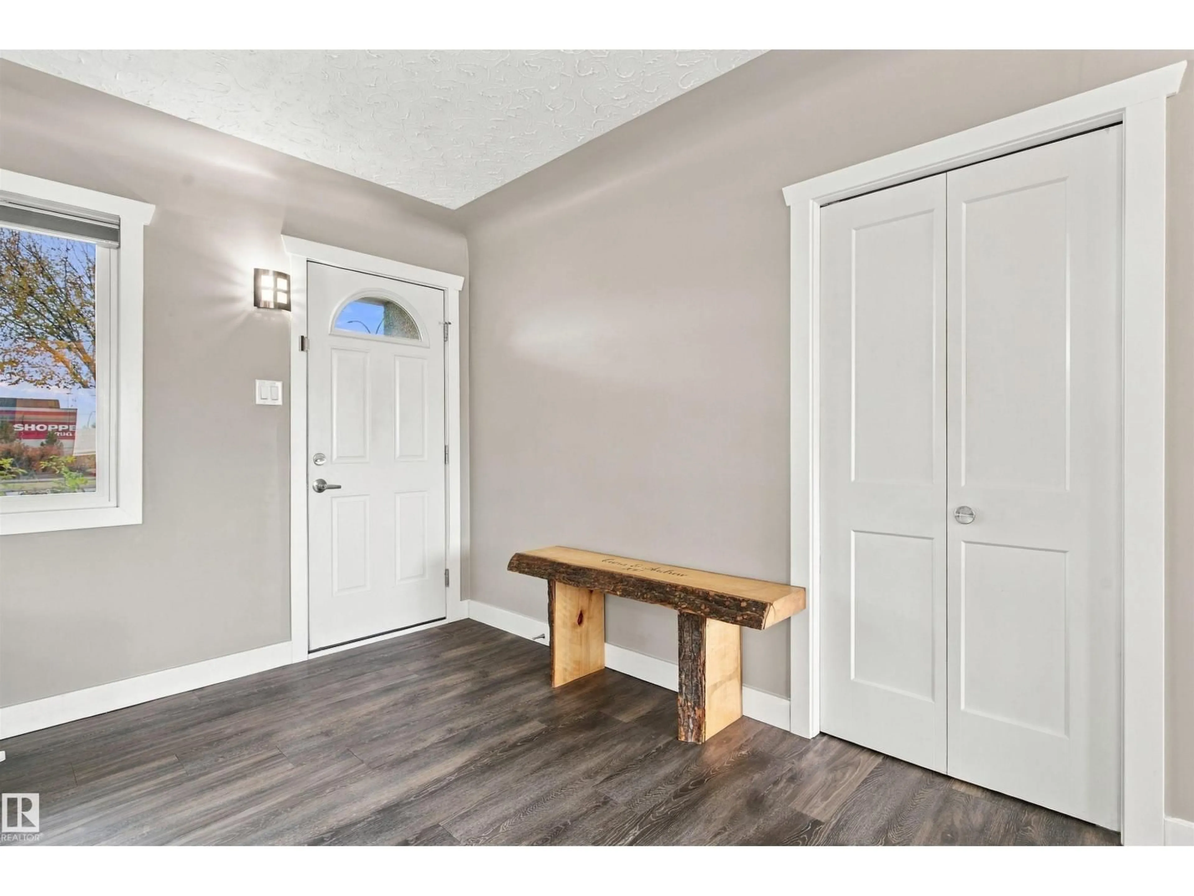 Indoor entryway for 5312 101 AV, Edmonton Alberta T6A0G8