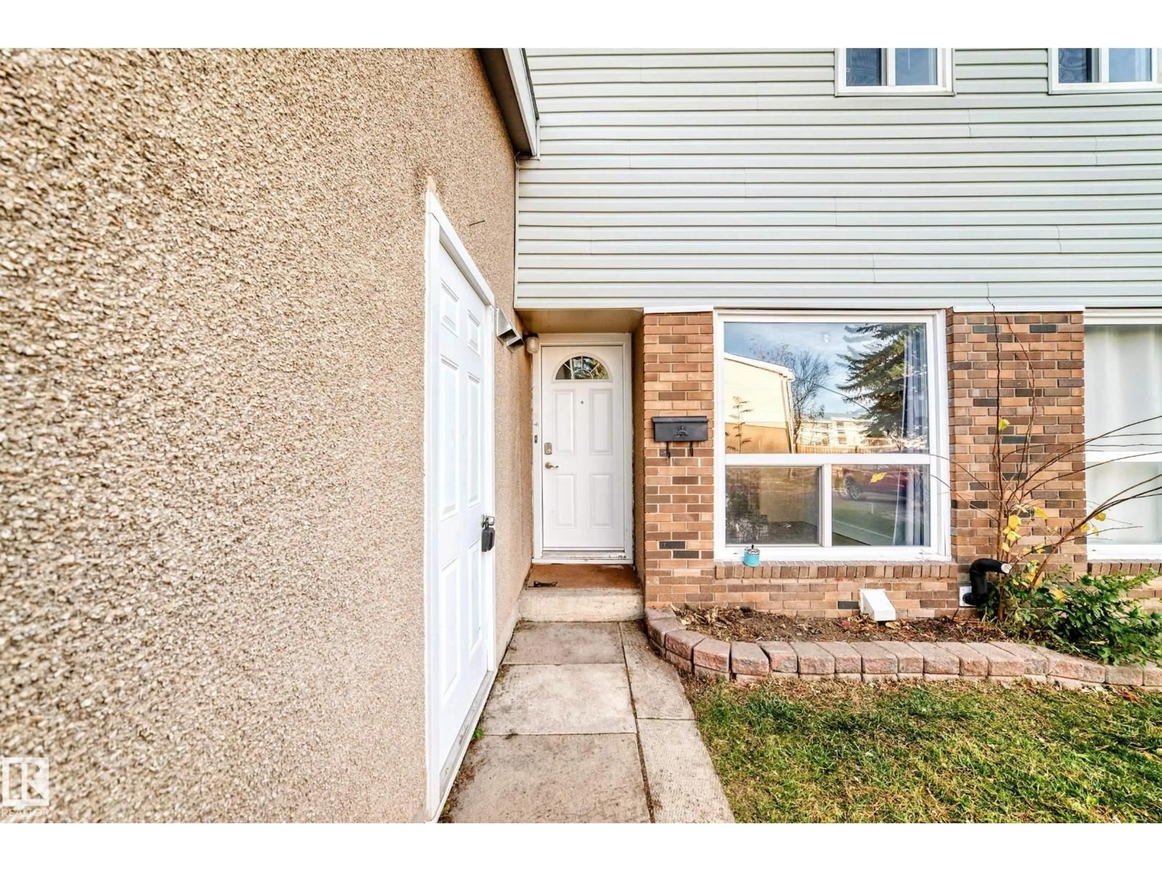 Indoor entryway for 246 GRANDIN VG, St. Albert Alberta T8N2J3
