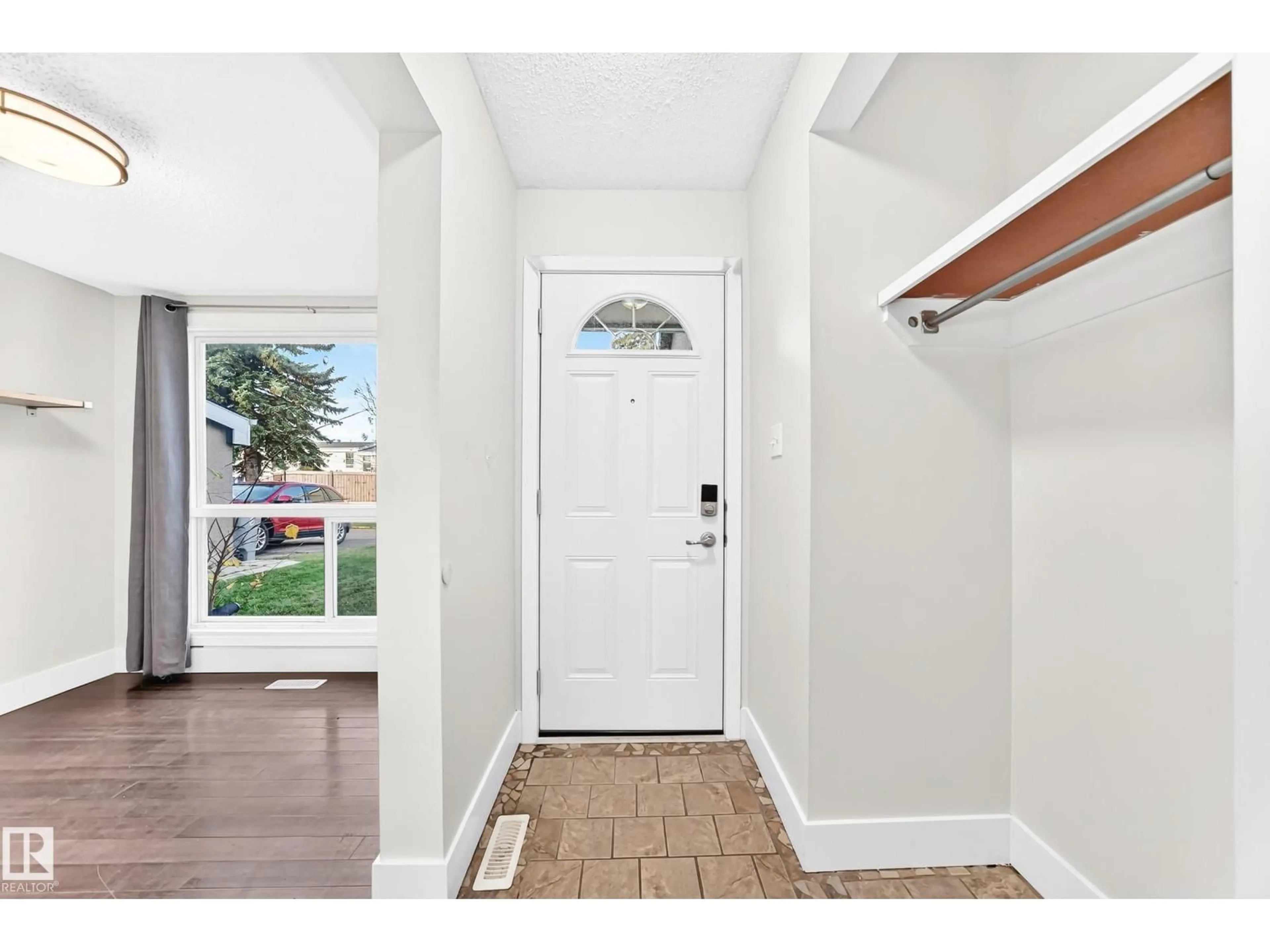 Indoor entryway for 246 GRANDIN VG, St. Albert Alberta T8N2J3
