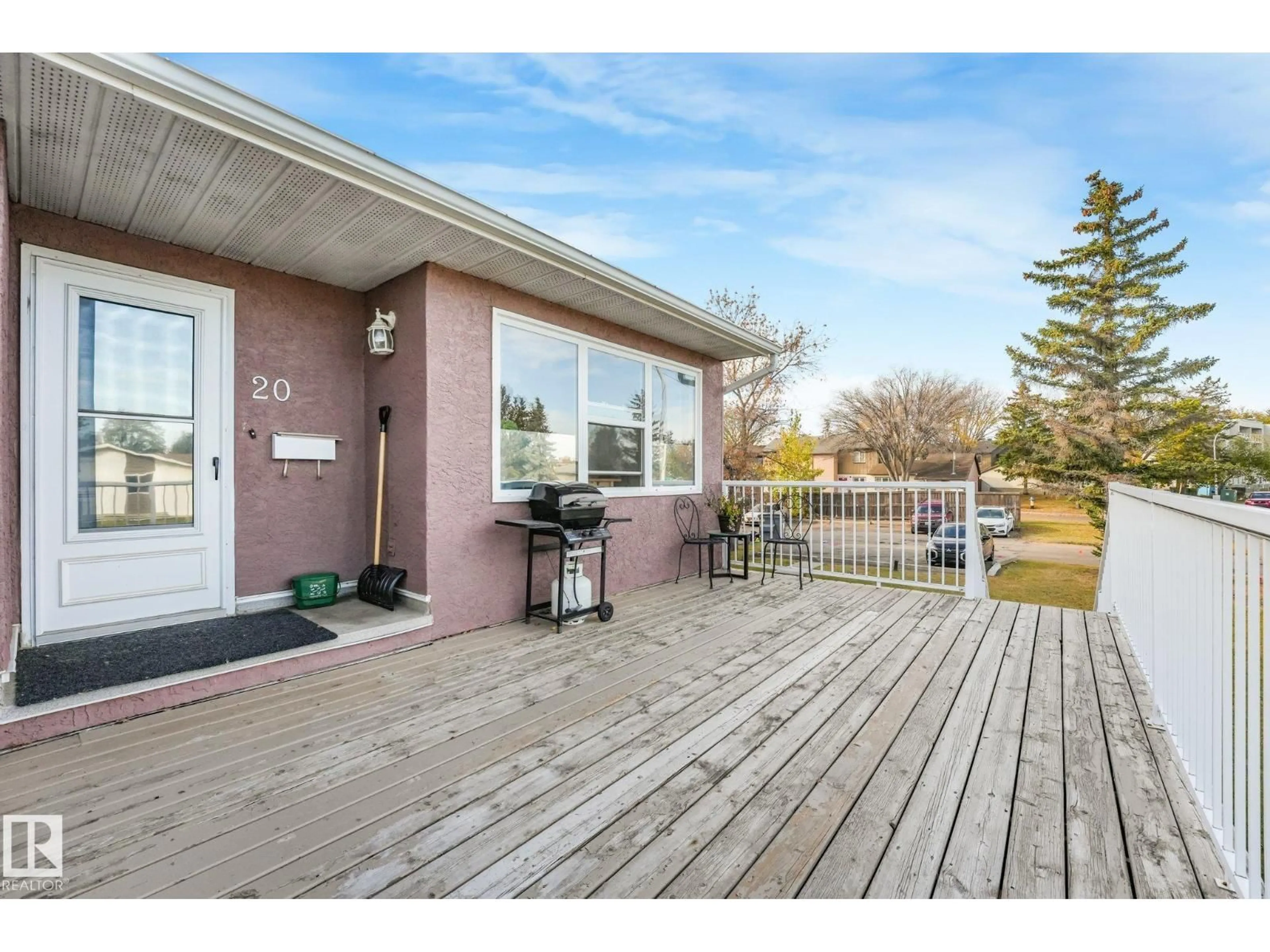 Patio, unknown for 20 13580 38 ST NW, Edmonton Alberta T5A2W7
