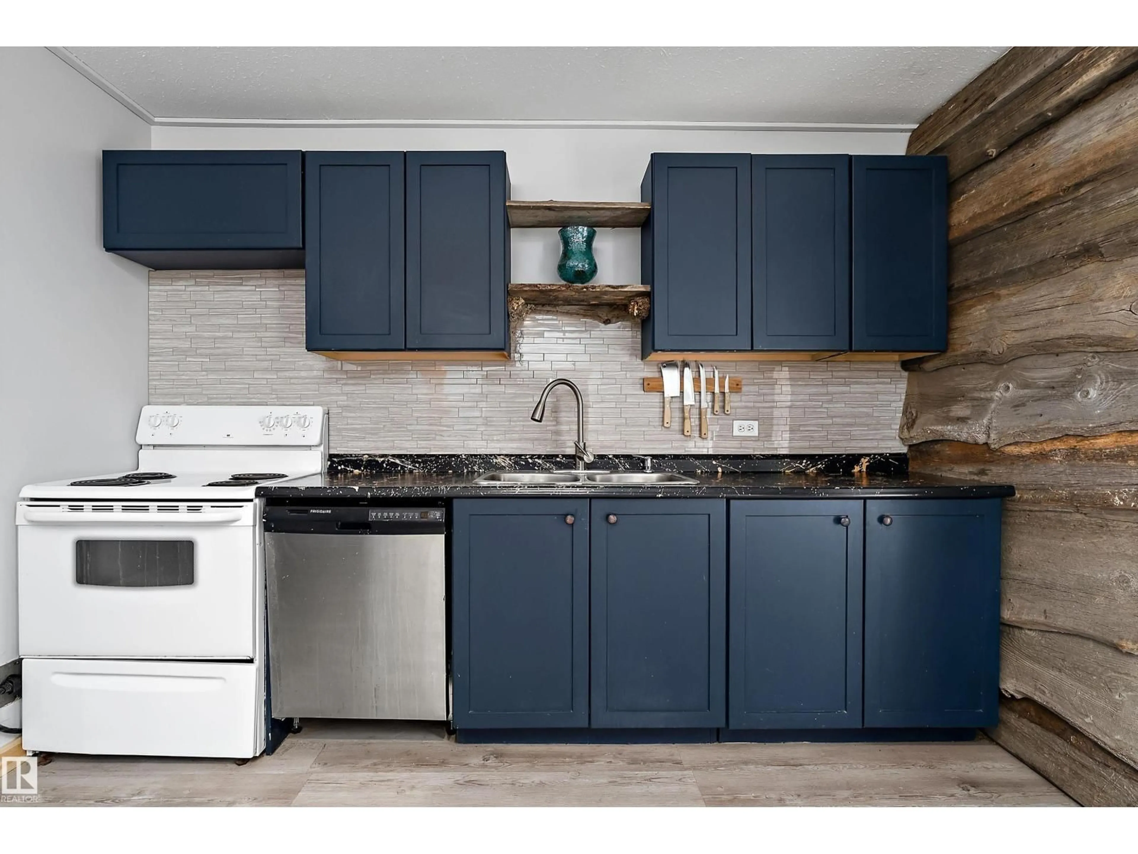 Standard kitchen, unknown for 3913 53A ST, Wetaskiwin Alberta T9A1R7