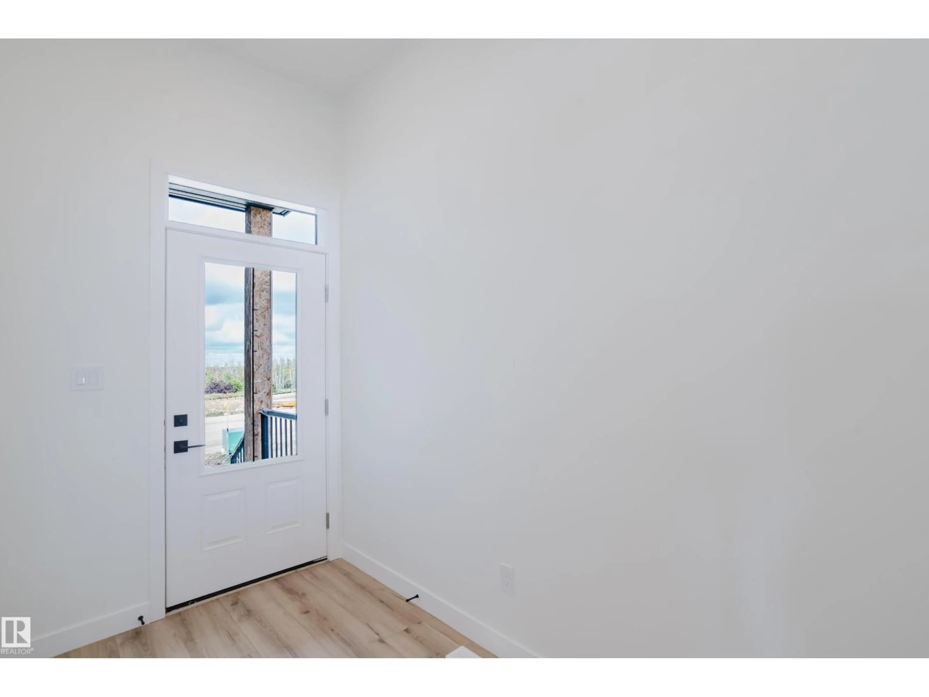 Indoor entryway for 1413 OSPREY COURT COURT, Edmonton Alberta T5S0X5