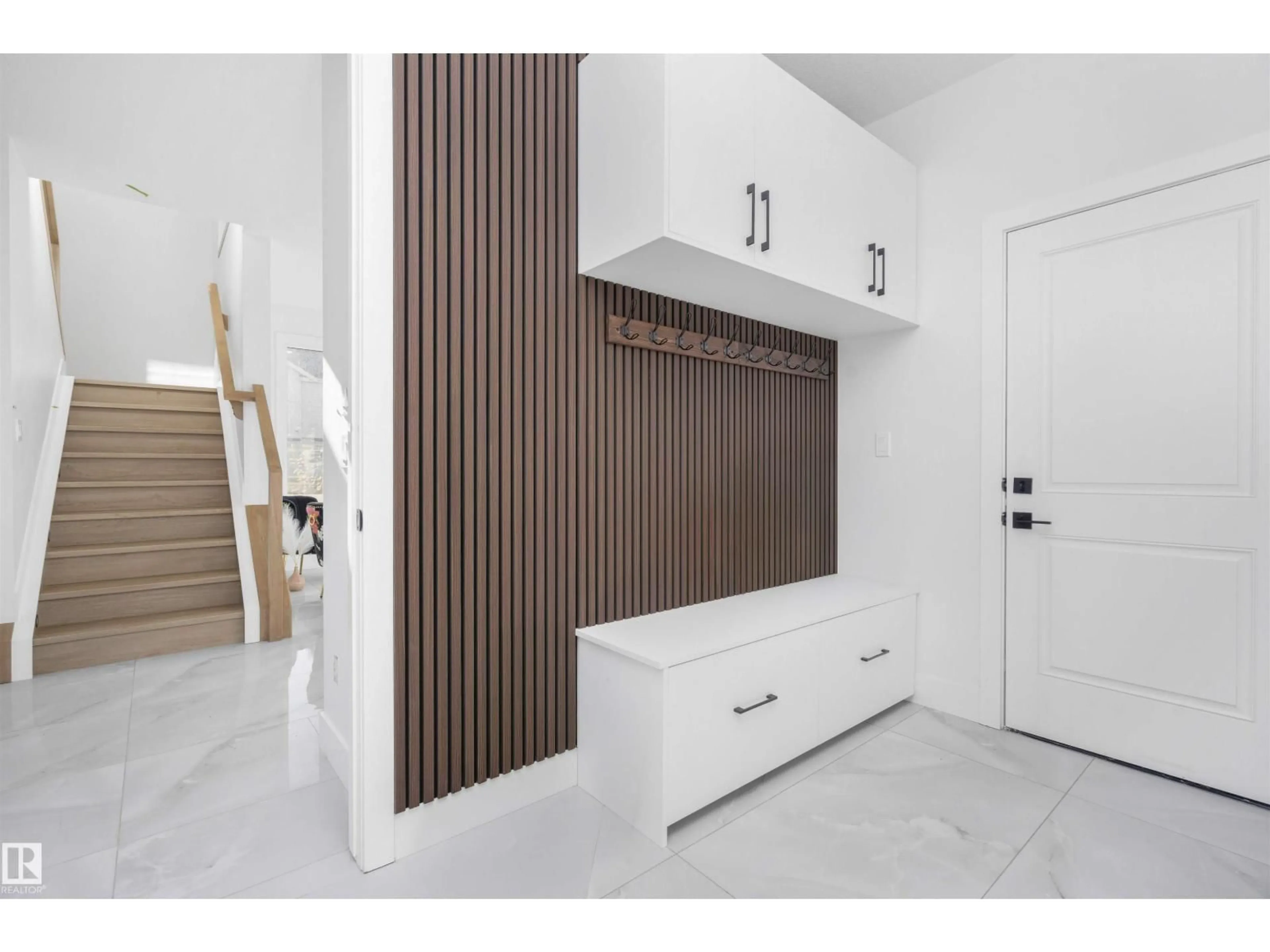 Indoor entryway for 231 28 ST, Edmonton Alberta T6X3E4