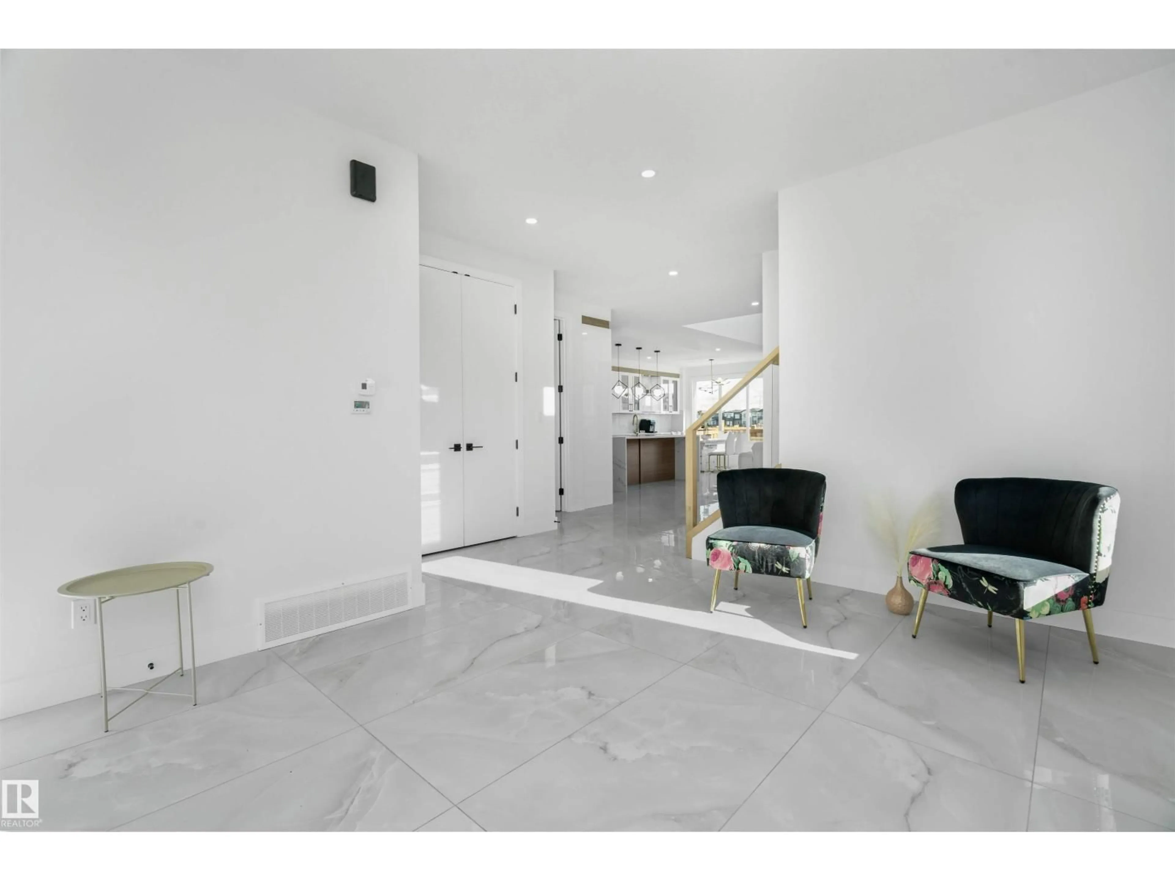 Indoor foyer for 231 28 ST, Edmonton Alberta T6X3E4