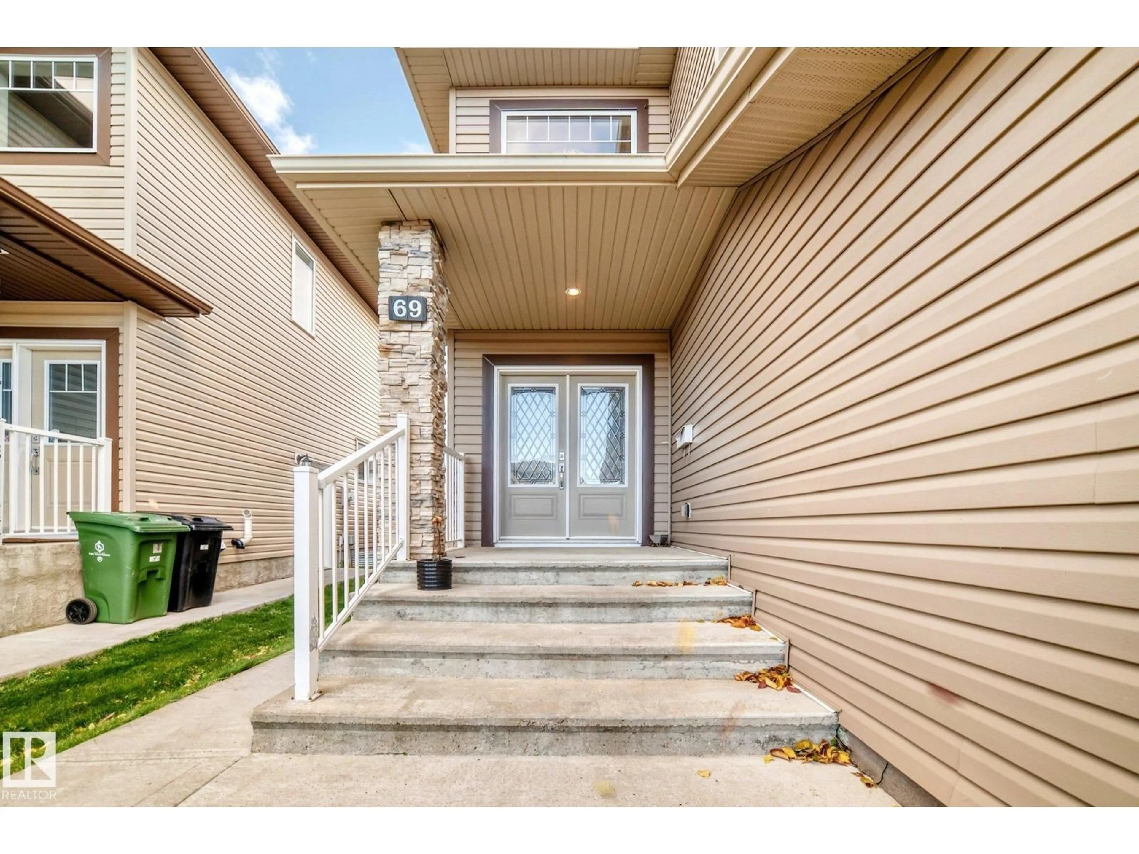 Indoor entryway for 69 CARAGANA WY, Fort Saskatchewan Alberta T8L0H4