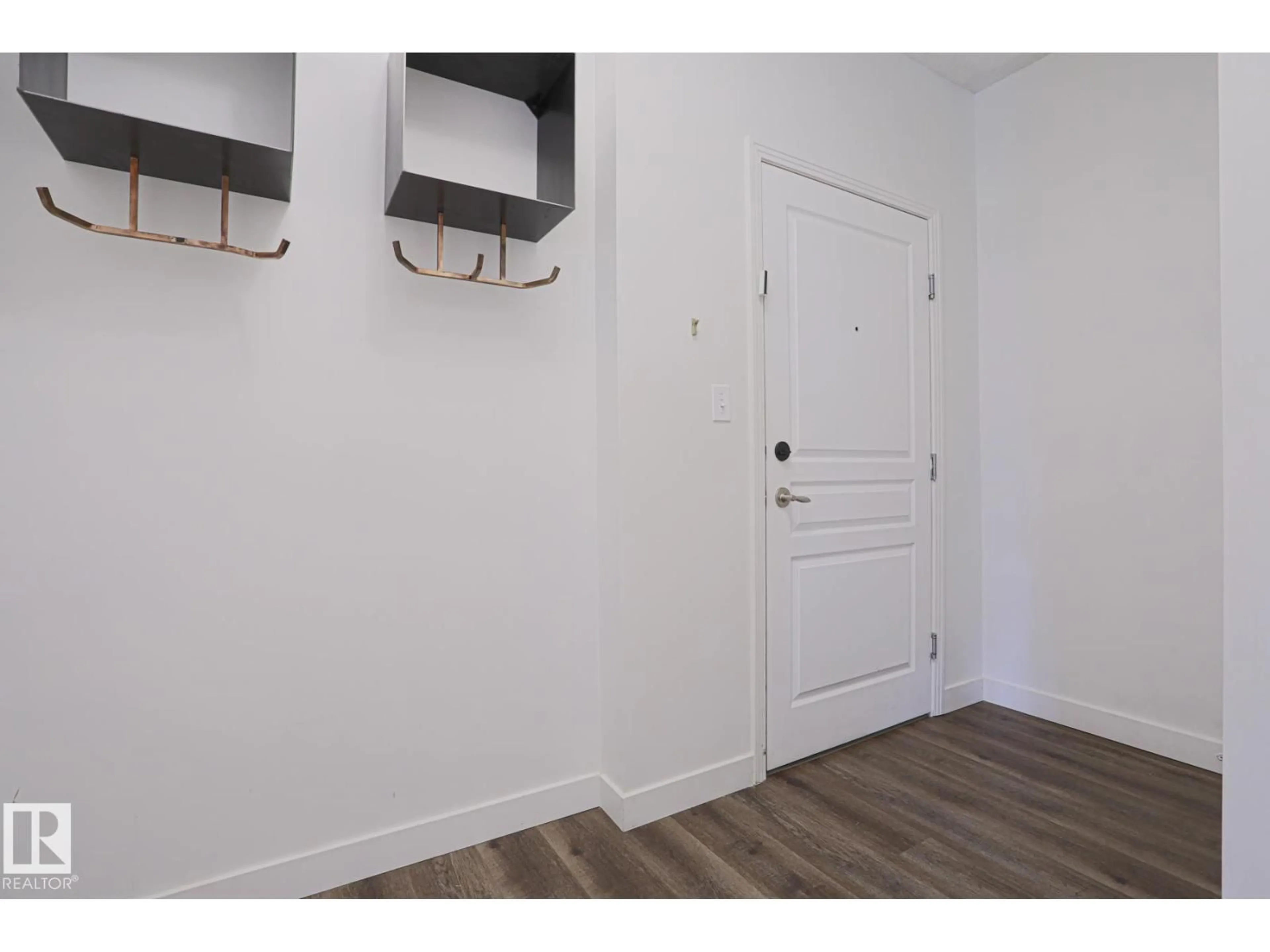 Indoor entryway for #111 - 2035 GRANTHAM CO, Edmonton Alberta T5T3X4