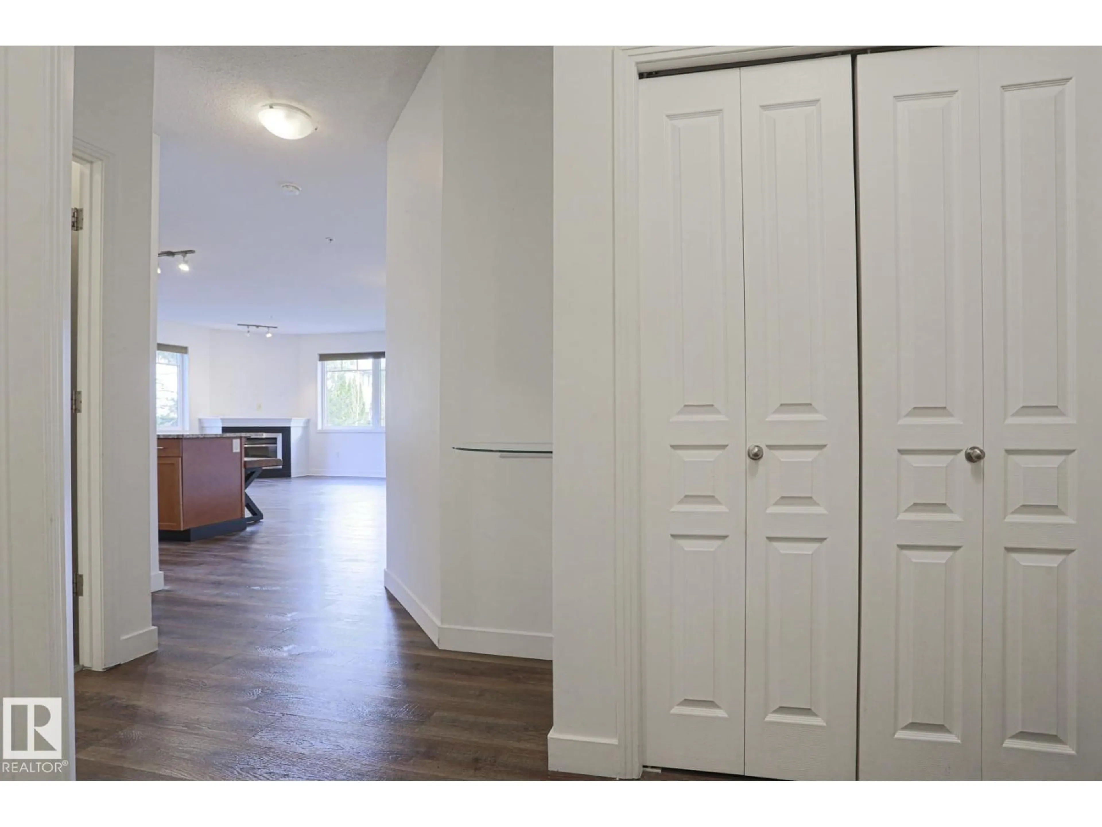 Indoor entryway for #111 - 2035 GRANTHAM CO, Edmonton Alberta T5T3X4