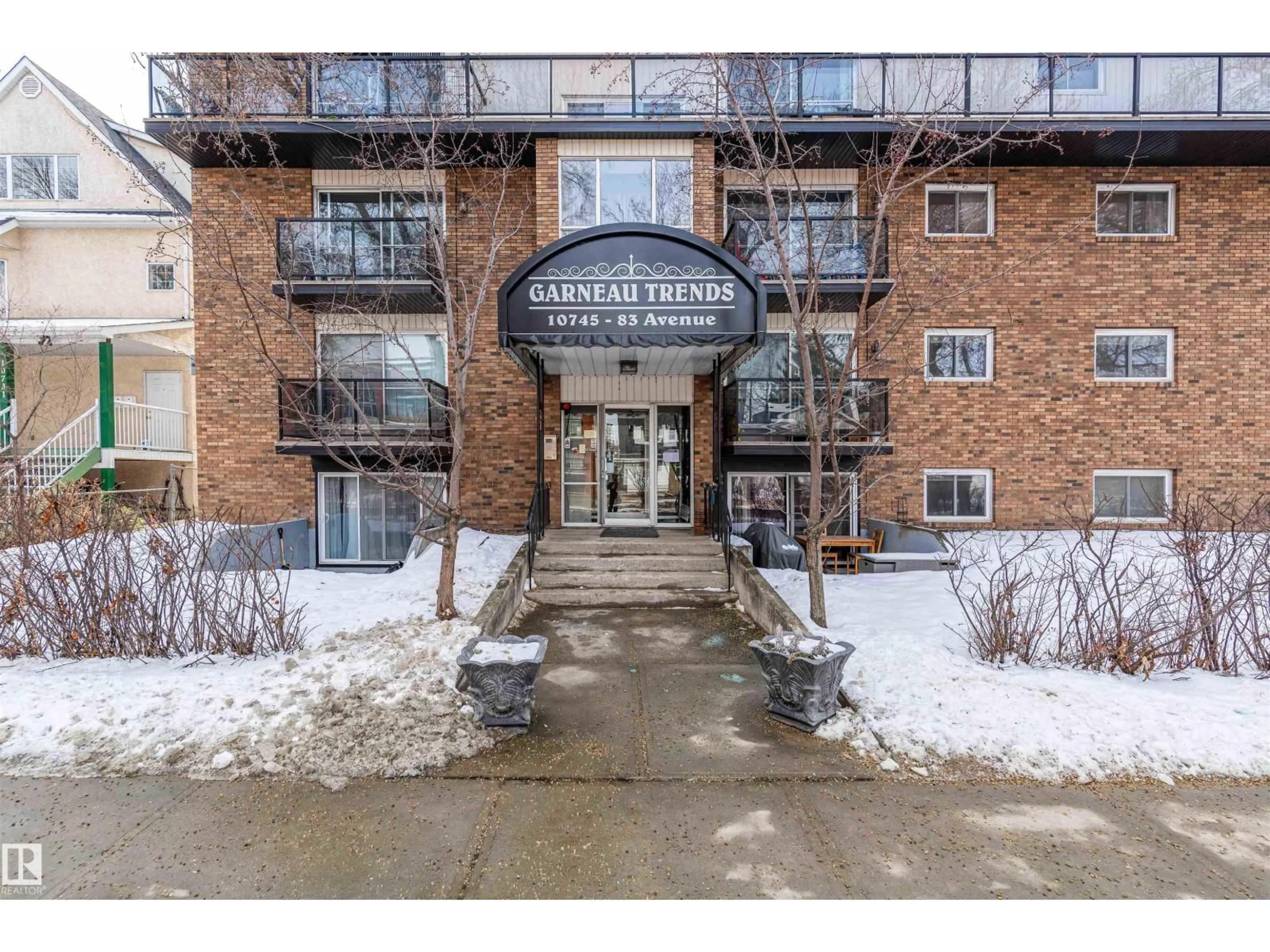 Indoor foyer for #302 - 10745 83 AV, Edmonton Alberta T6E2E5