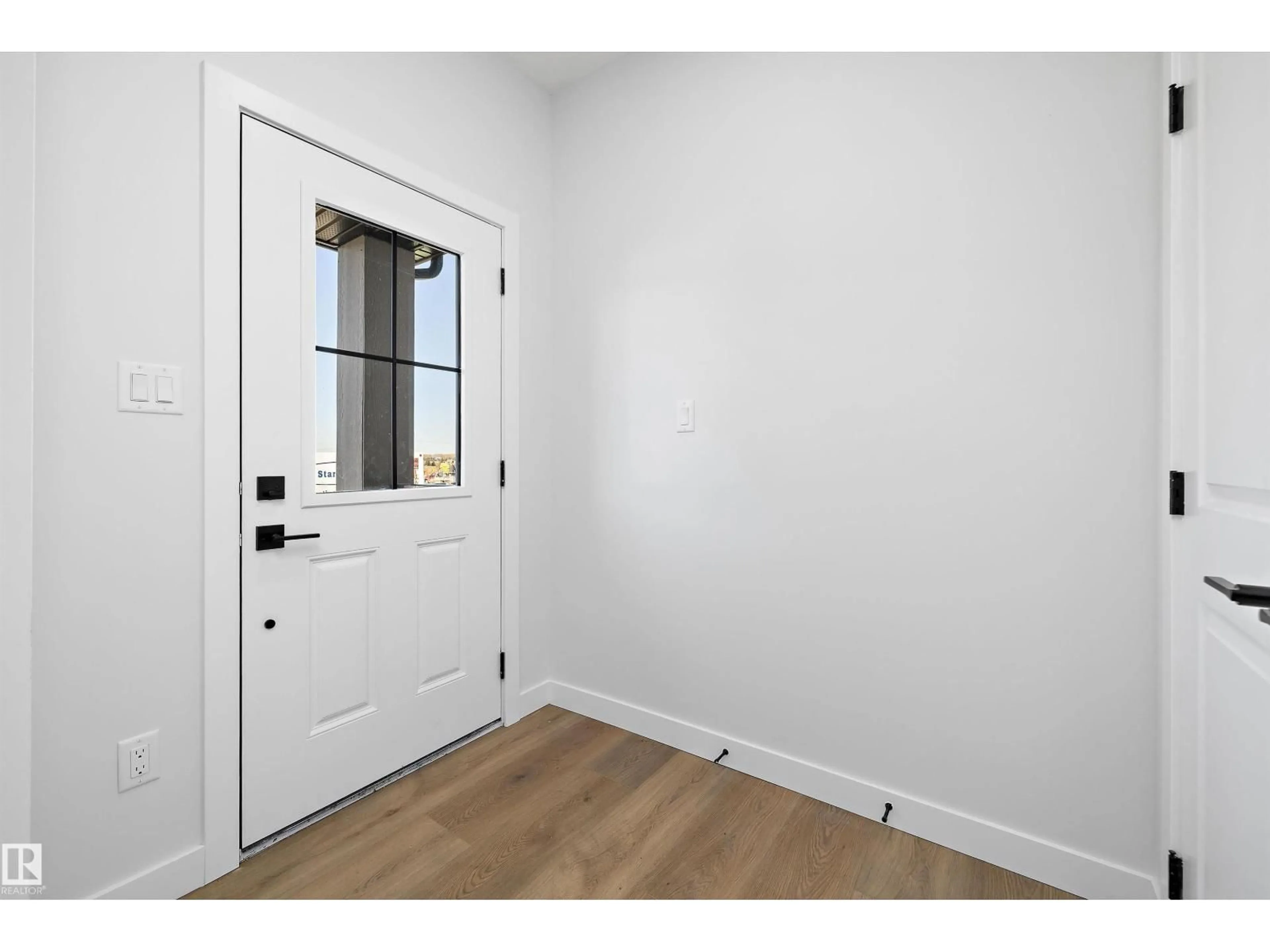 Indoor entryway for 61 CLICHY CL, St. Albert Alberta T8T2E4