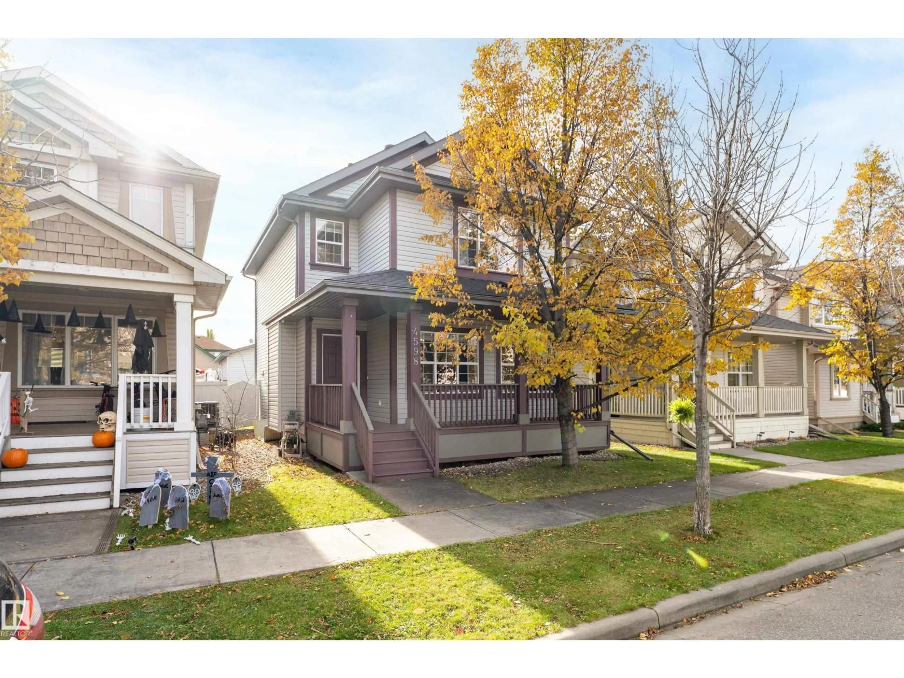 Home with vinyl exterior material, street for 4598 TURNER SQ, Edmonton Alberta T6R3H3