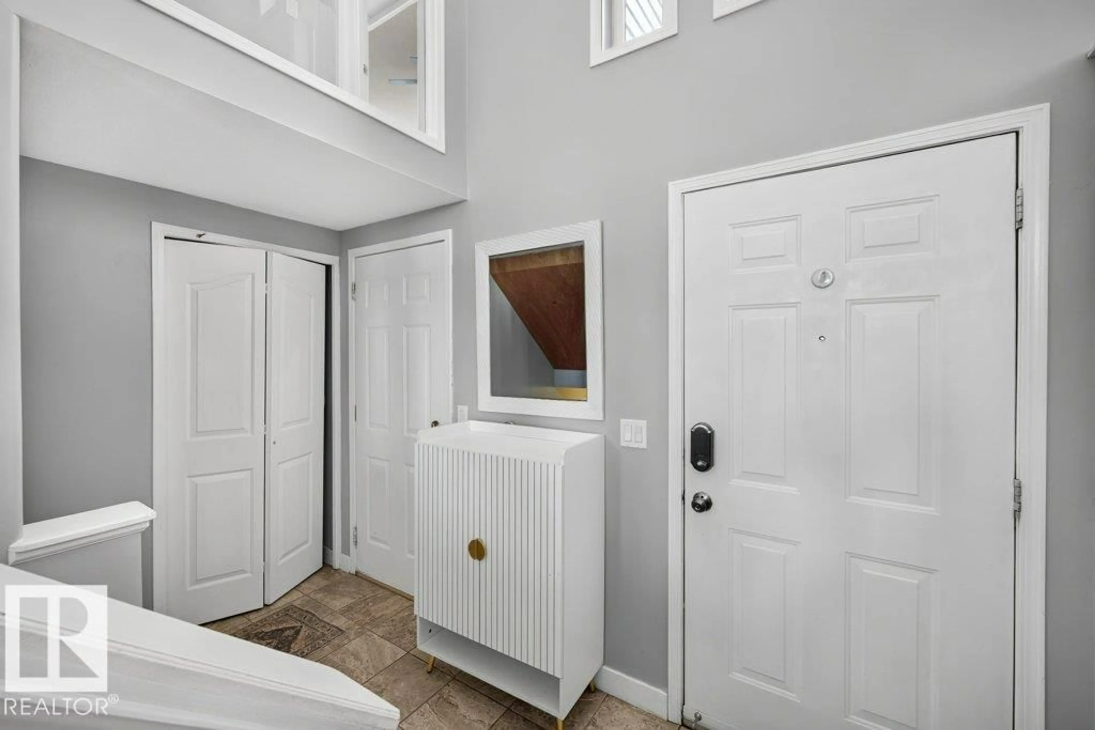Indoor entryway for 13 HARVEST CO, St. Albert Alberta T8N6W8