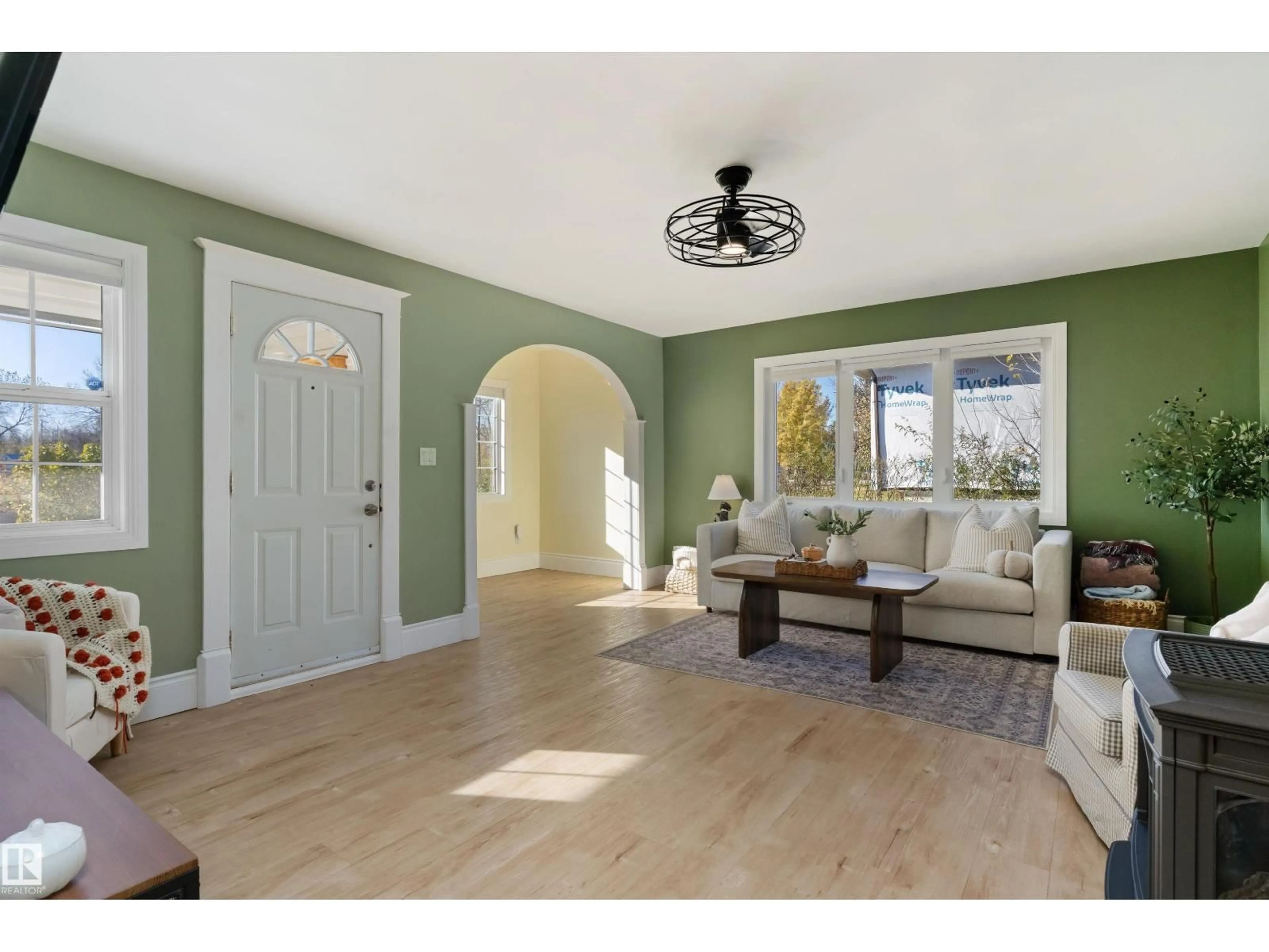Indoor entryway for 5016 52 AV, Warburg Alberta T0C2T0