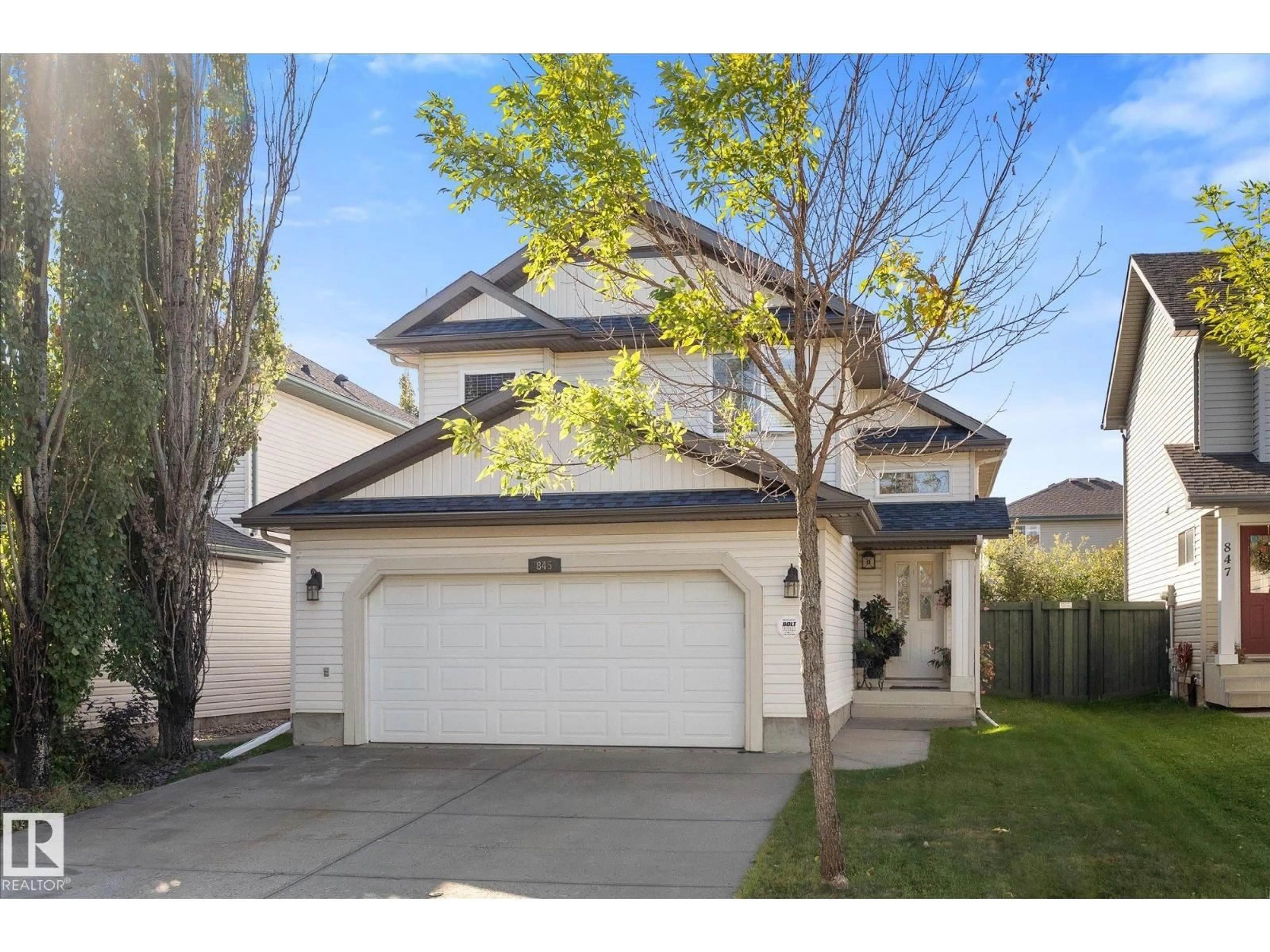 Home with vinyl exterior material, street for 845 GRAHAM WD, Edmonton Alberta T5T6N4