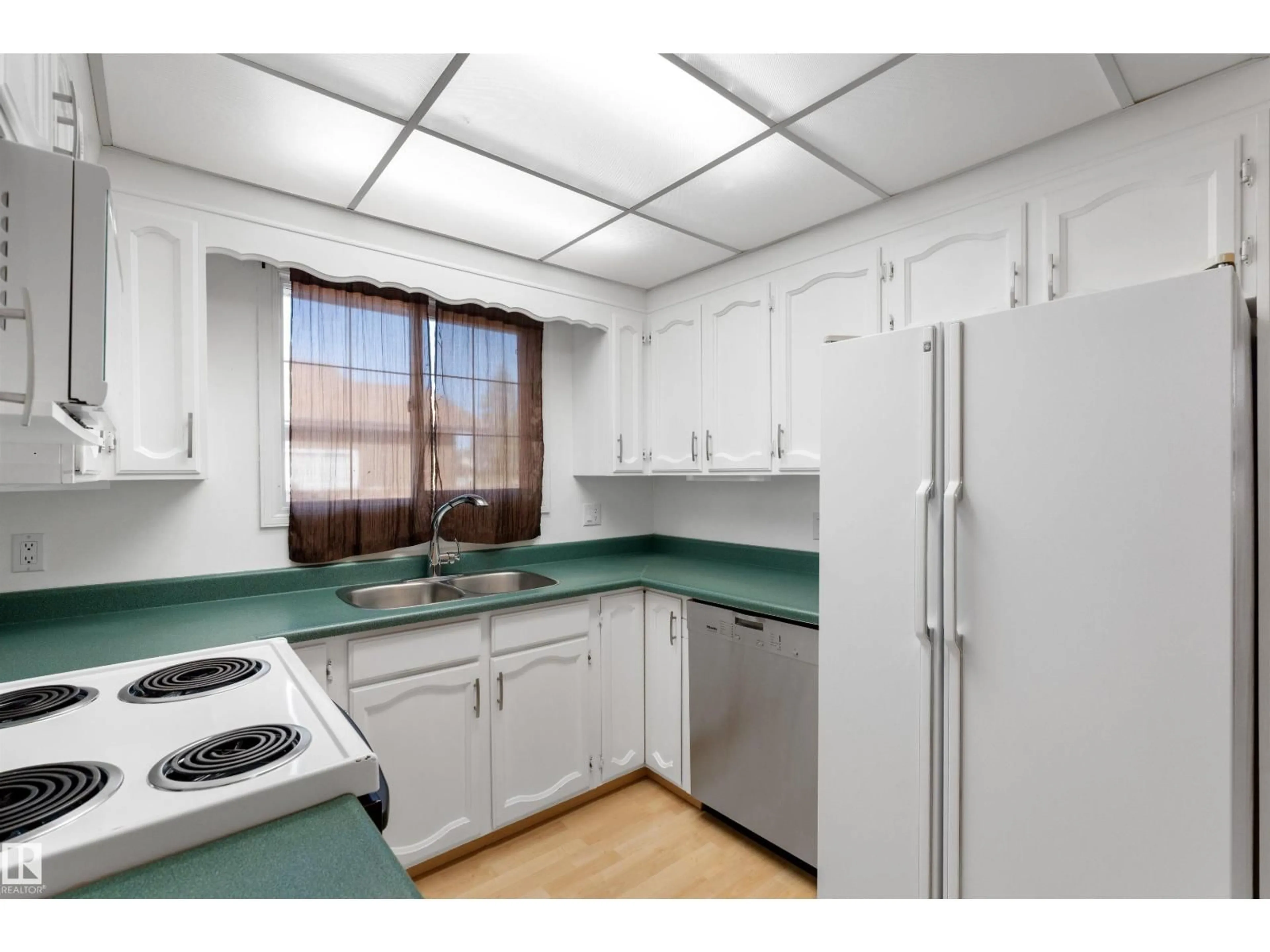 Standard kitchen, unknown for NW - 1720 65 ST, Edmonton Alberta T6L1S2