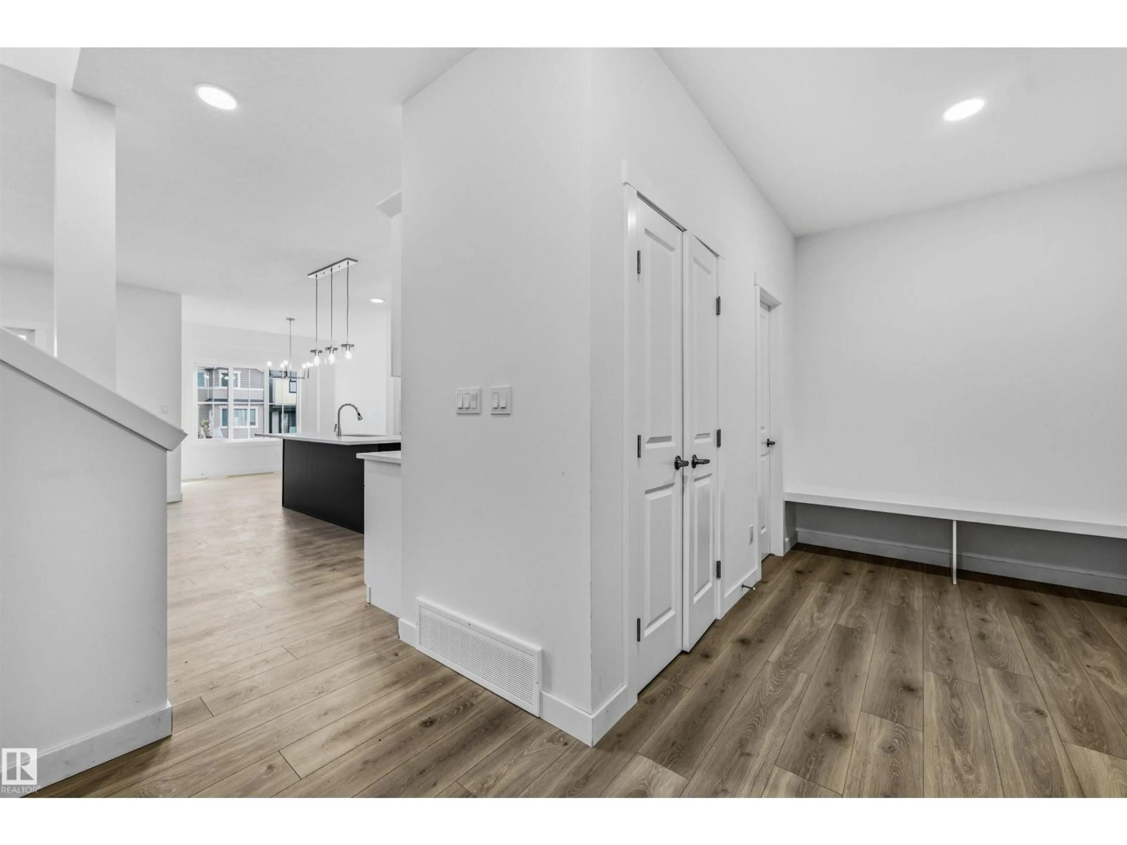 Indoor entryway for SW - 5031 CAWSEY LI, Edmonton Alberta T6W5Y6