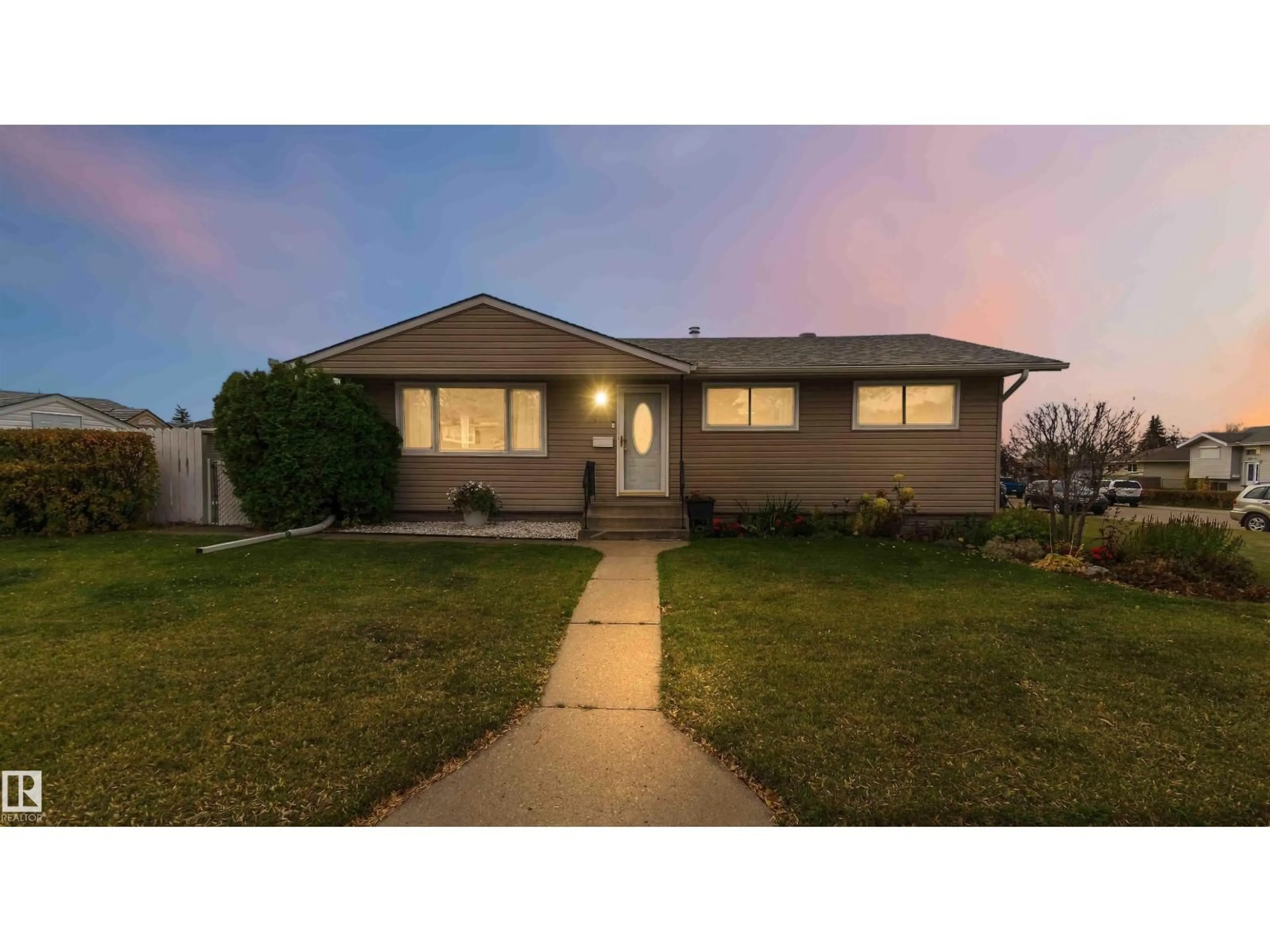Home with vinyl exterior material, street for 6207 146 AV, Edmonton Alberta T5A1T2
