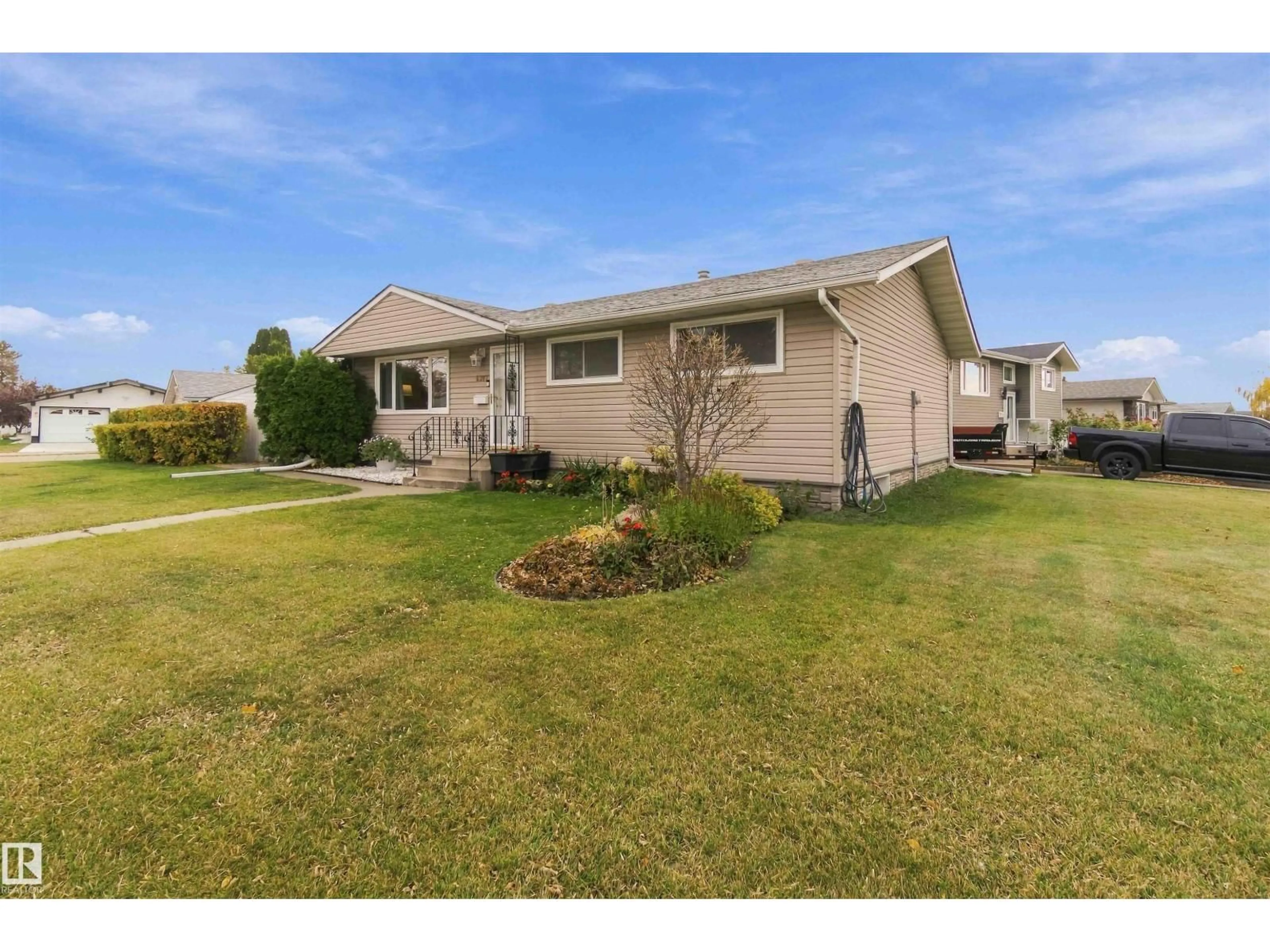 A pic from outside/outdoor area/front of a property/back of a property/a pic from drone, street for 6207 146 AV, Edmonton Alberta T5A1T2