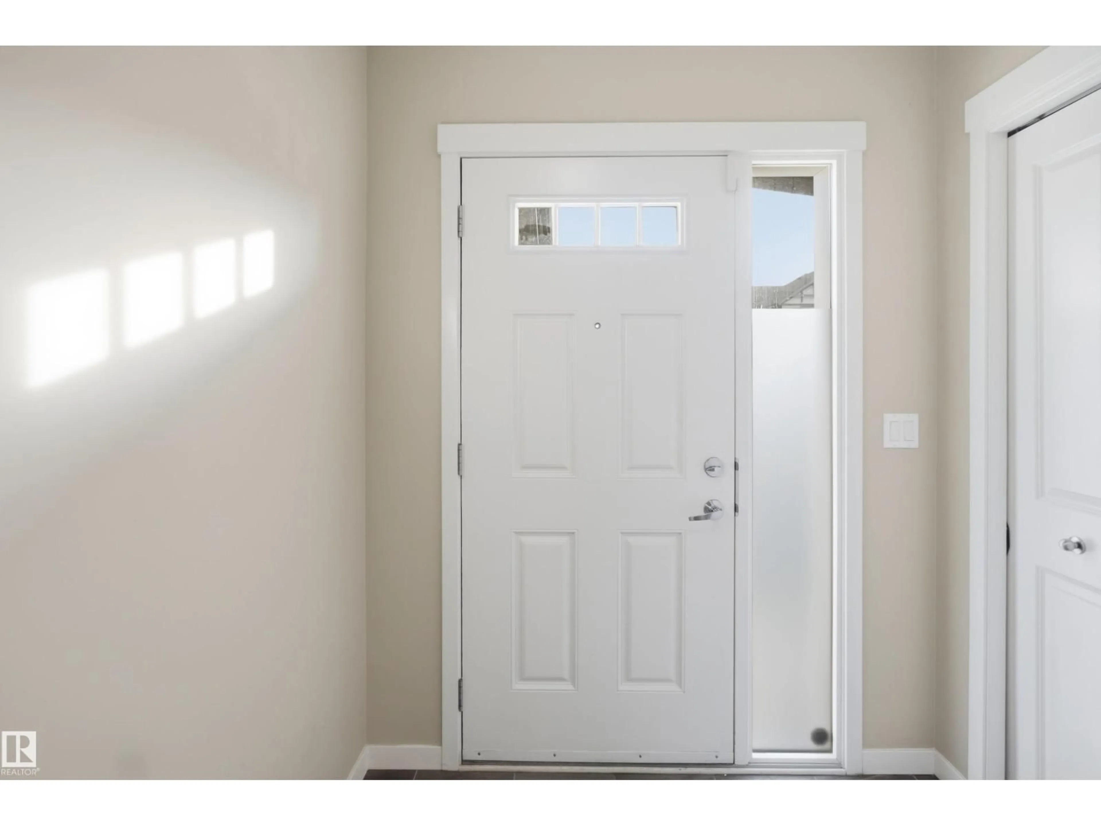 Indoor entryway for 16736 64 ST, Edmonton Alberta T5Y3P8
