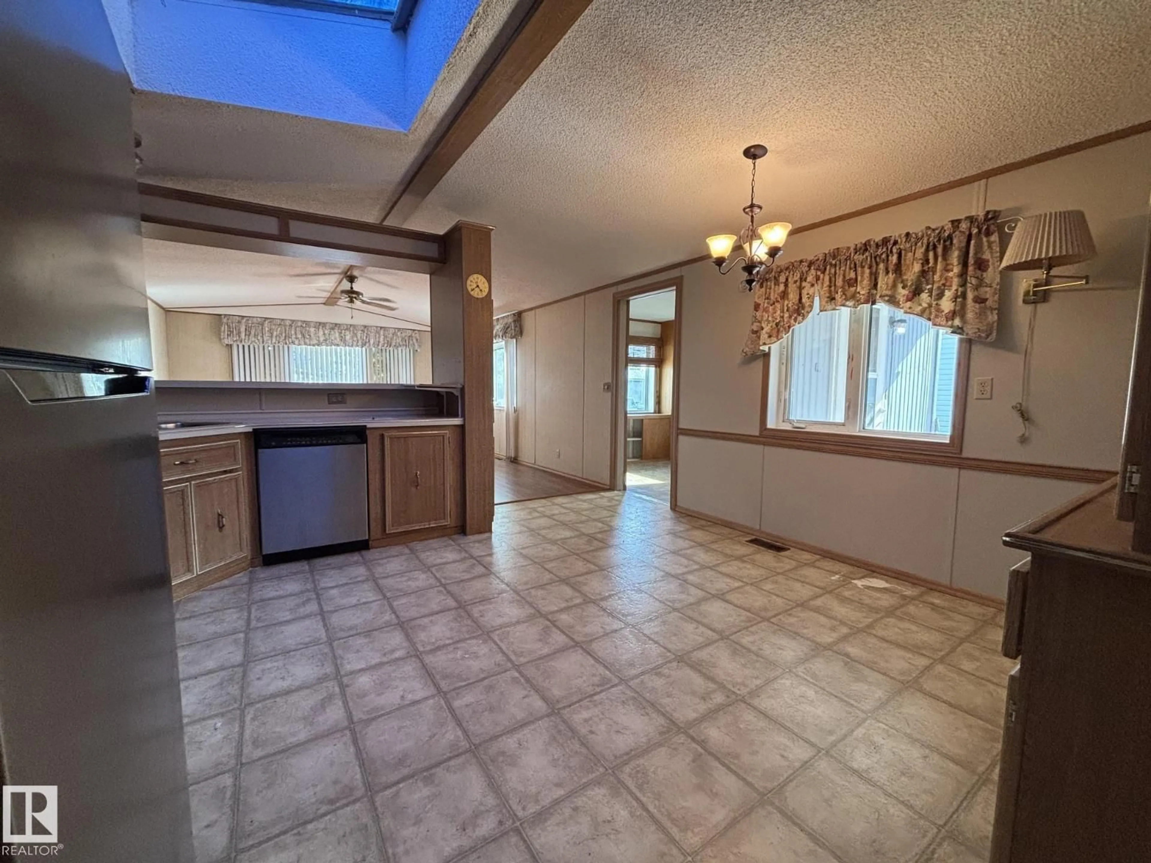 A pic of a room for 98 EVERGREEN PA, Edmonton Alberta T5Y4M2