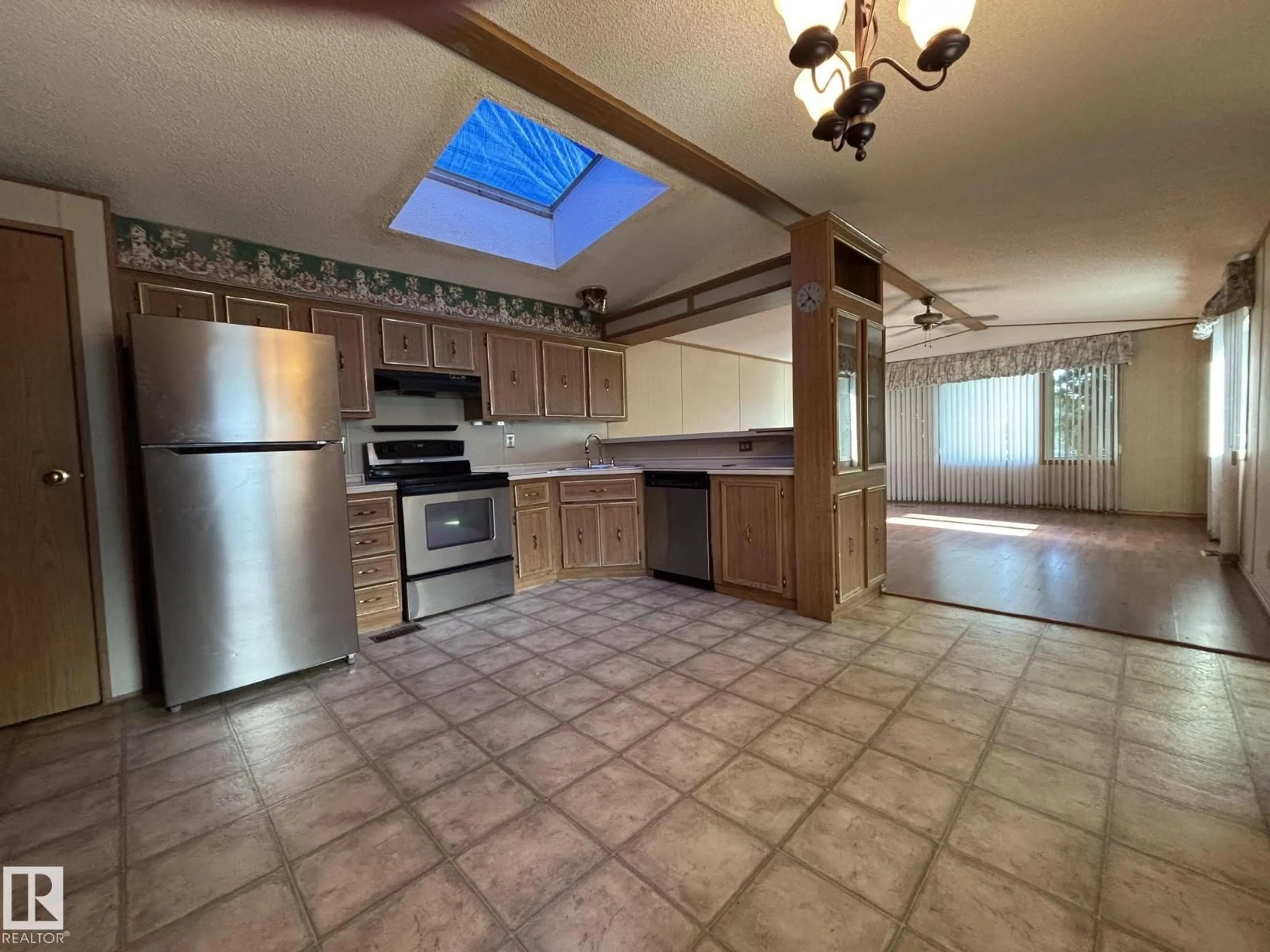 Open concept kitchen, ceramic/tile floor for 98 EVERGREEN PA, Edmonton Alberta T5Y4M2