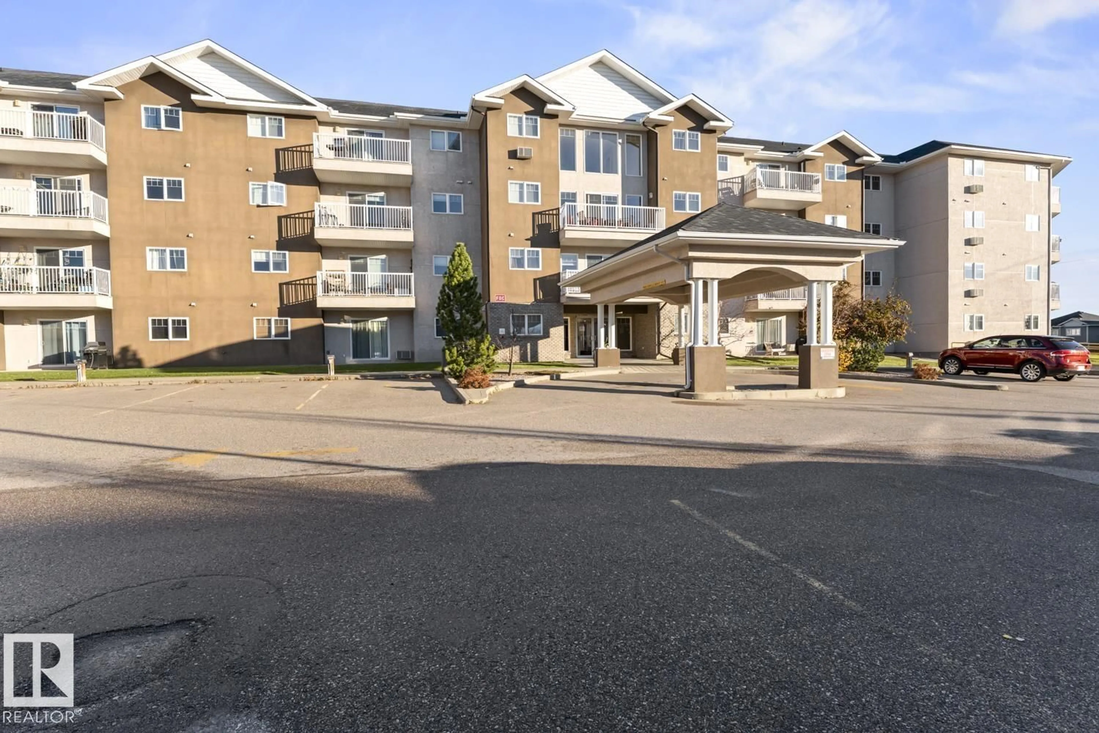 Patio, building for 901 - 3407 16 ST, Cold Lake Alberta T9M1K1