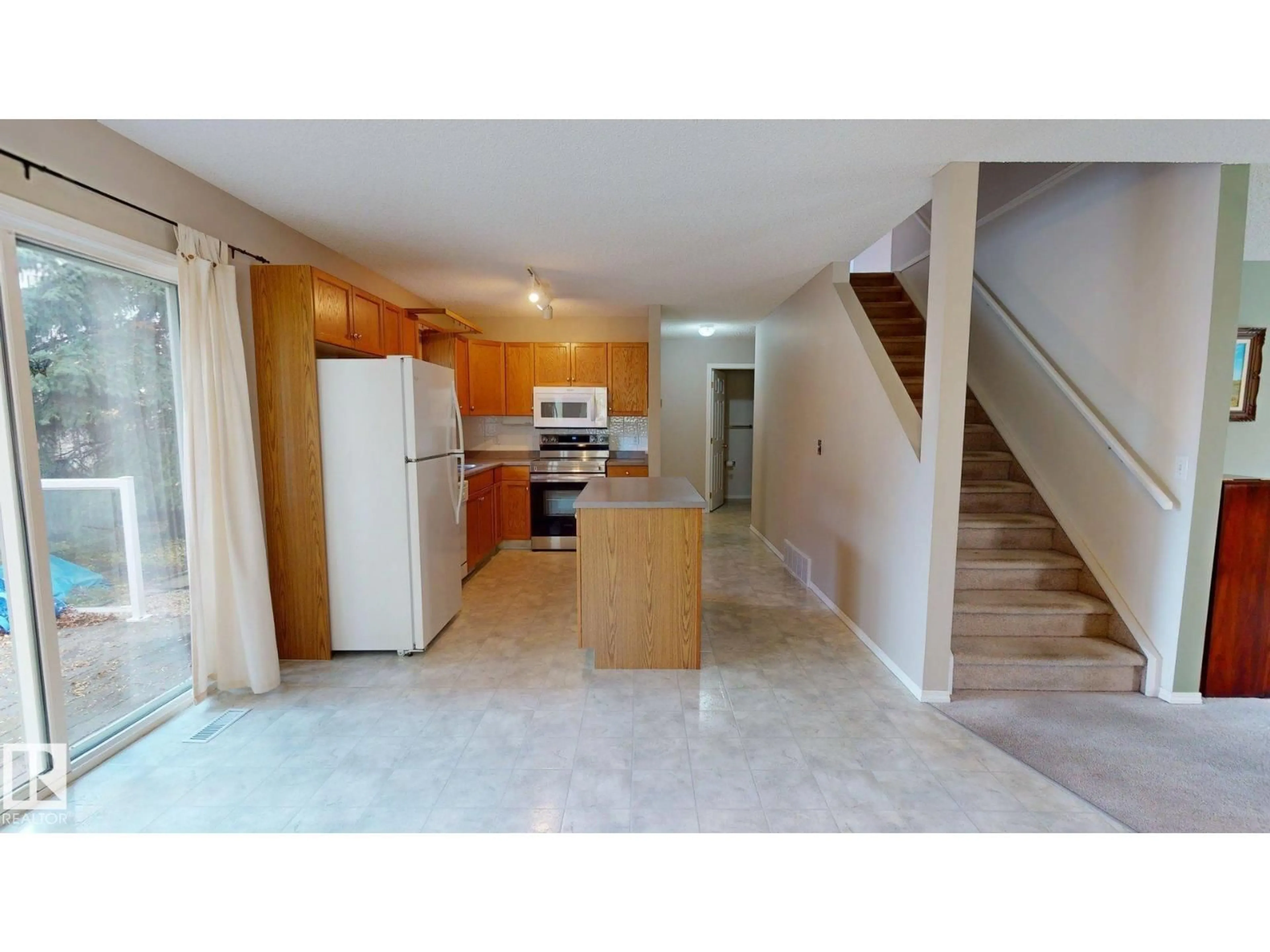 Open concept kitchen, ceramic/tile floor for 11 - 8 HUNCHAK WY, St. Albert Alberta T8N6P2